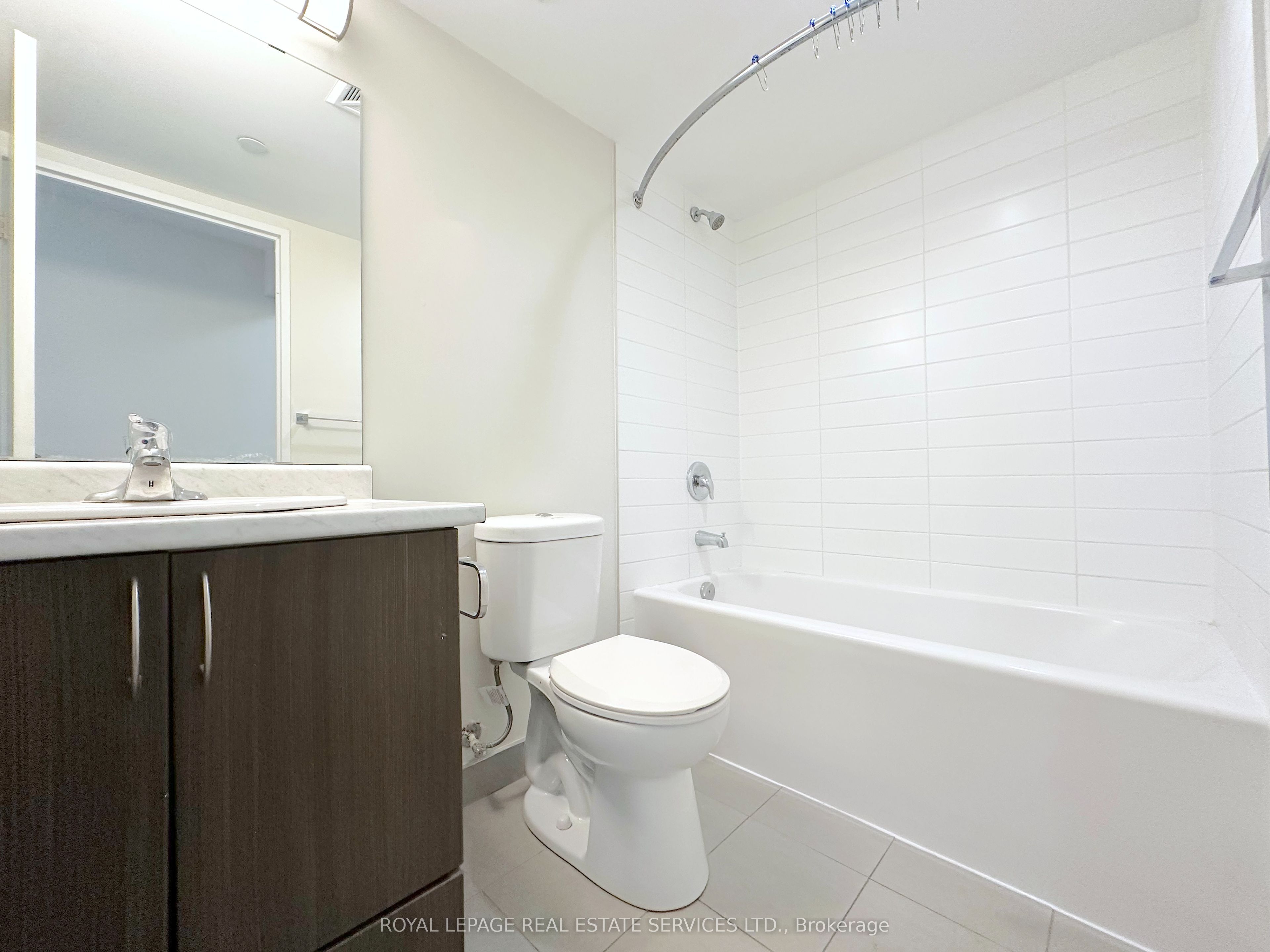 73 Bayly St W Property Photo 9
