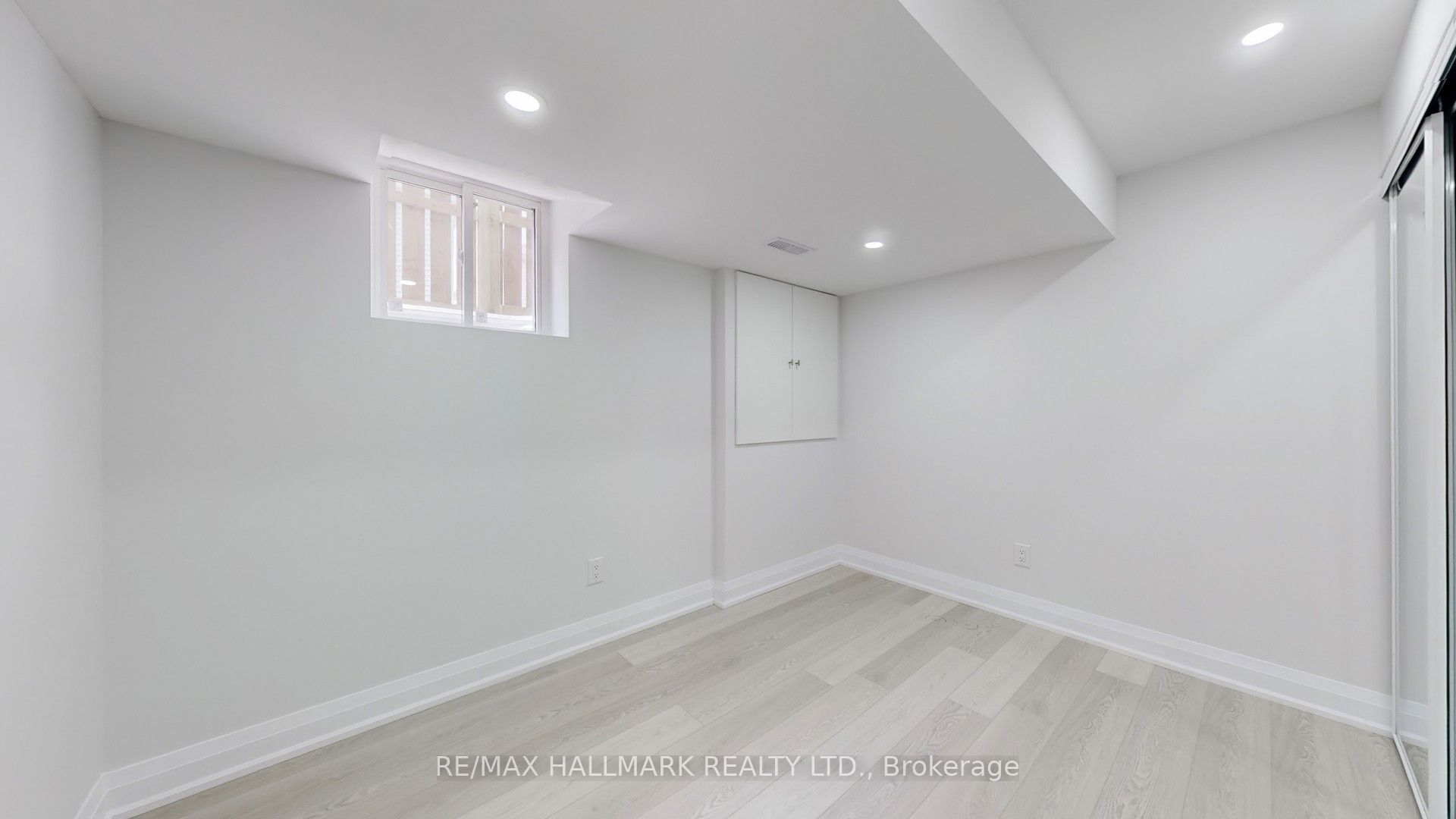 1035 Beatrice Street E Bsmt Property Photo 17