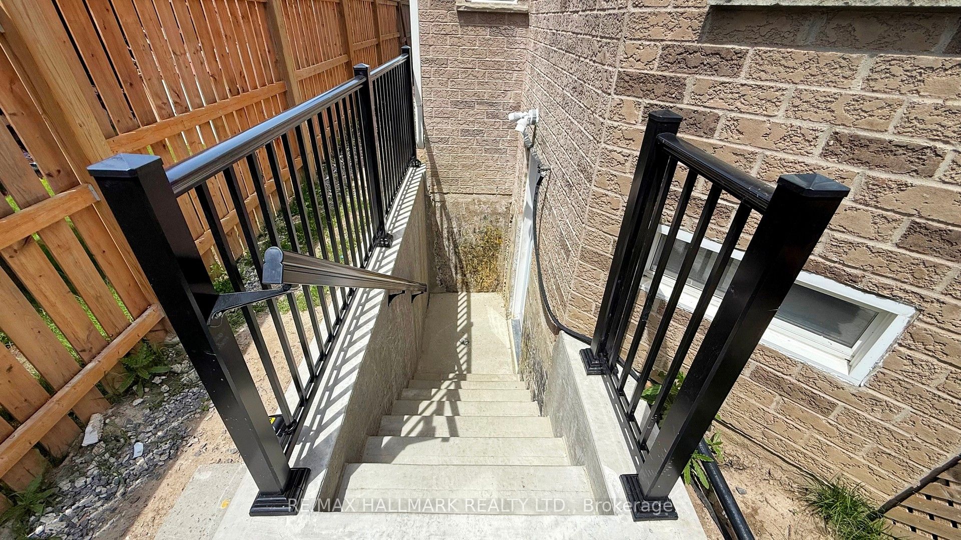 1035 Beatrice Street E Bsmt Property Photo 34