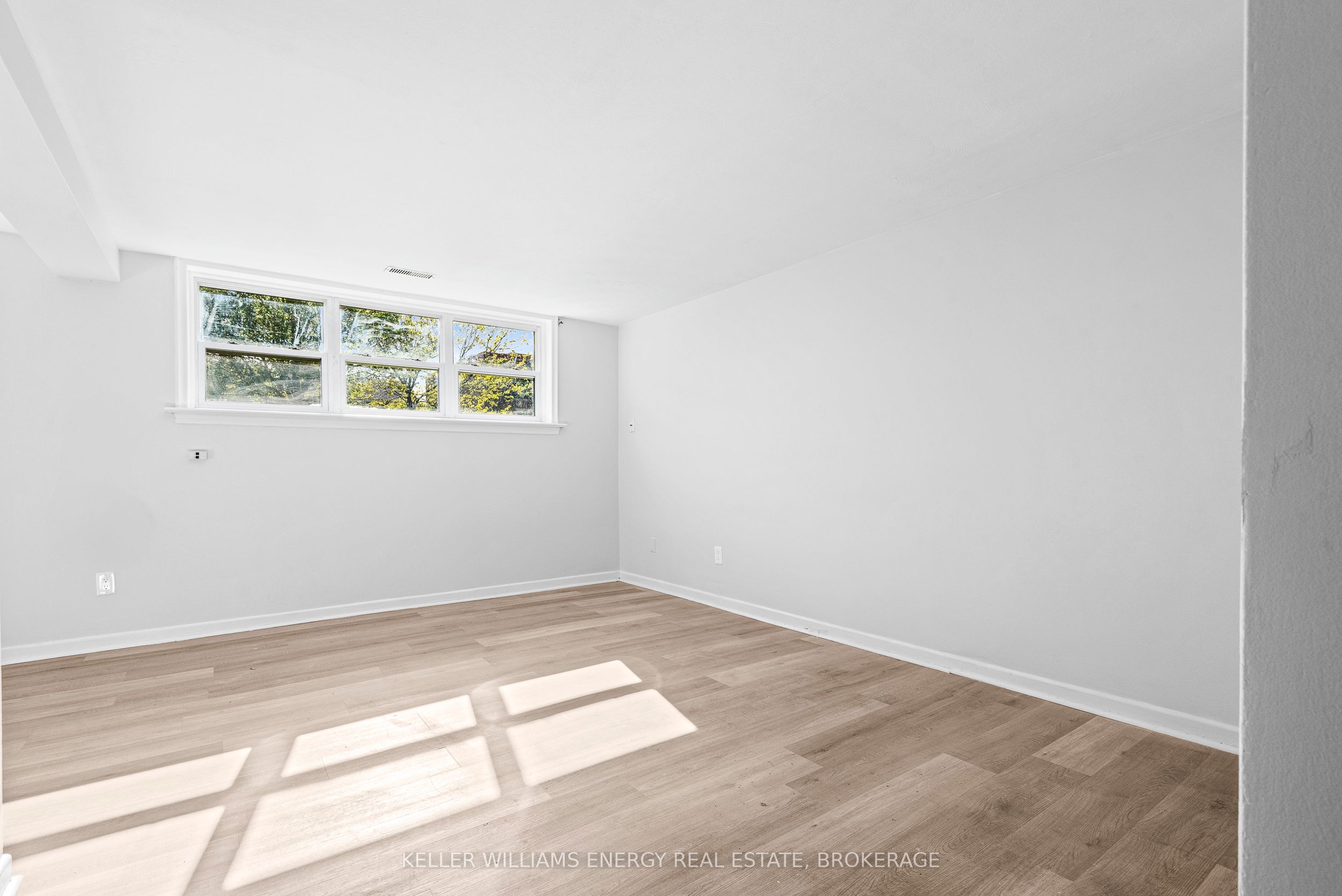 117 Cromwell Avenue 1-6 Property Photo 8