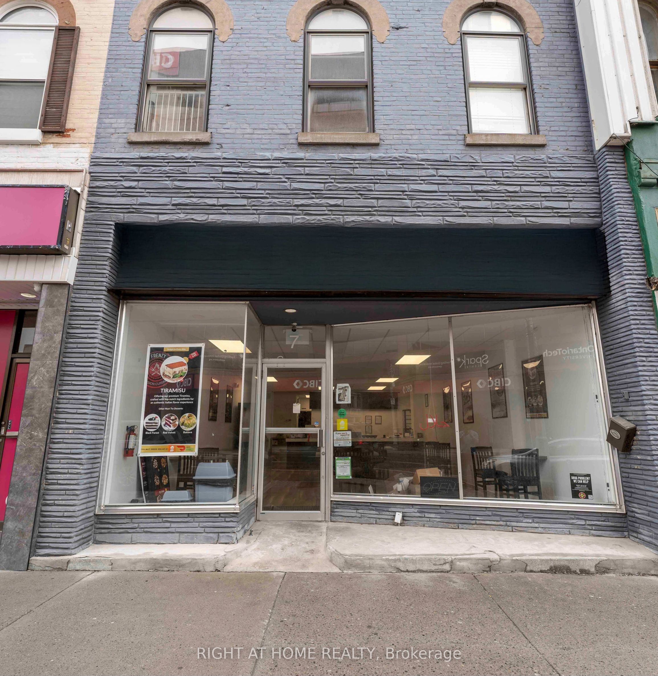 7 Simcoe St S Property Photo 1