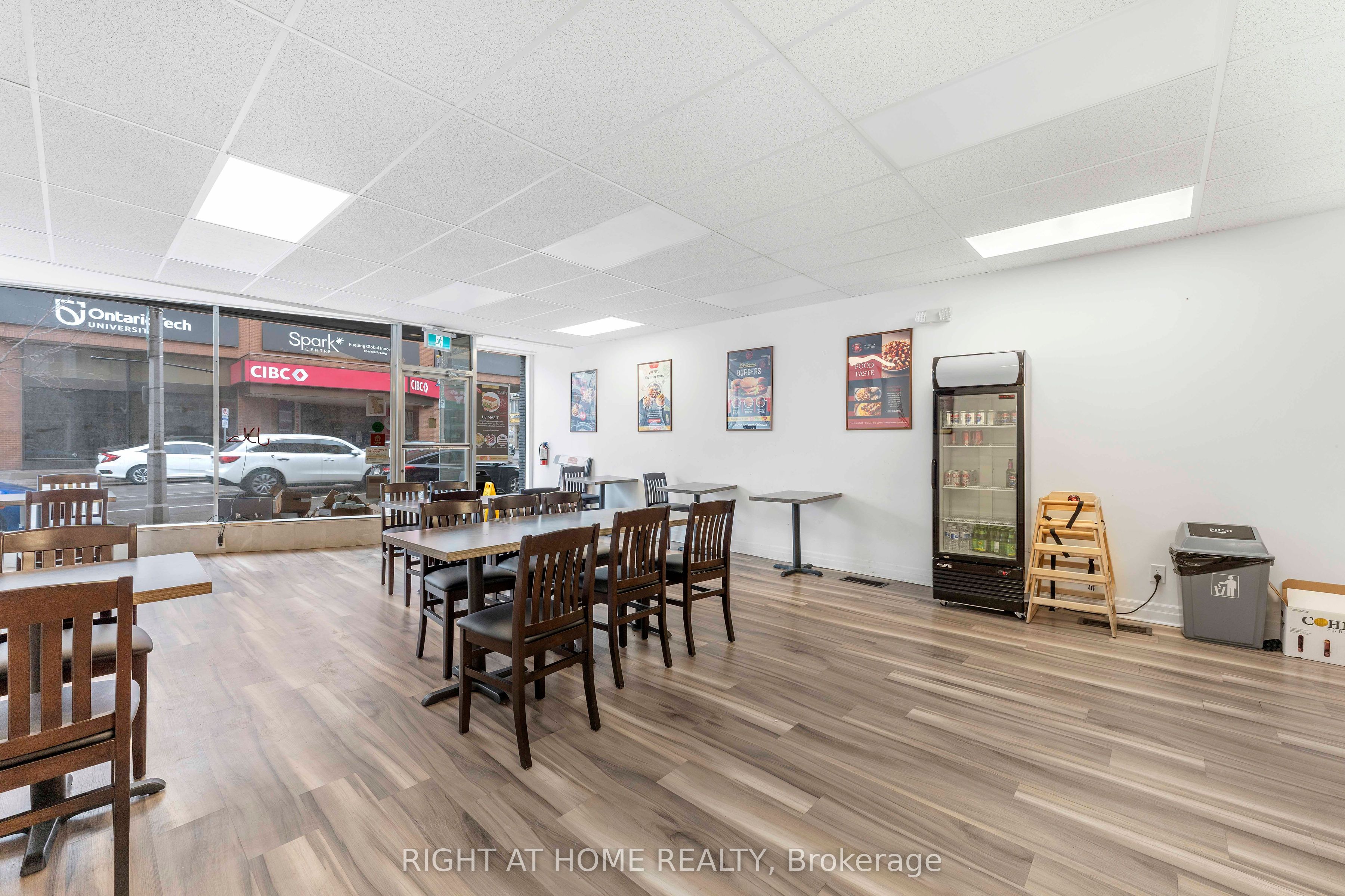 7 Simcoe St S Property Photo 3