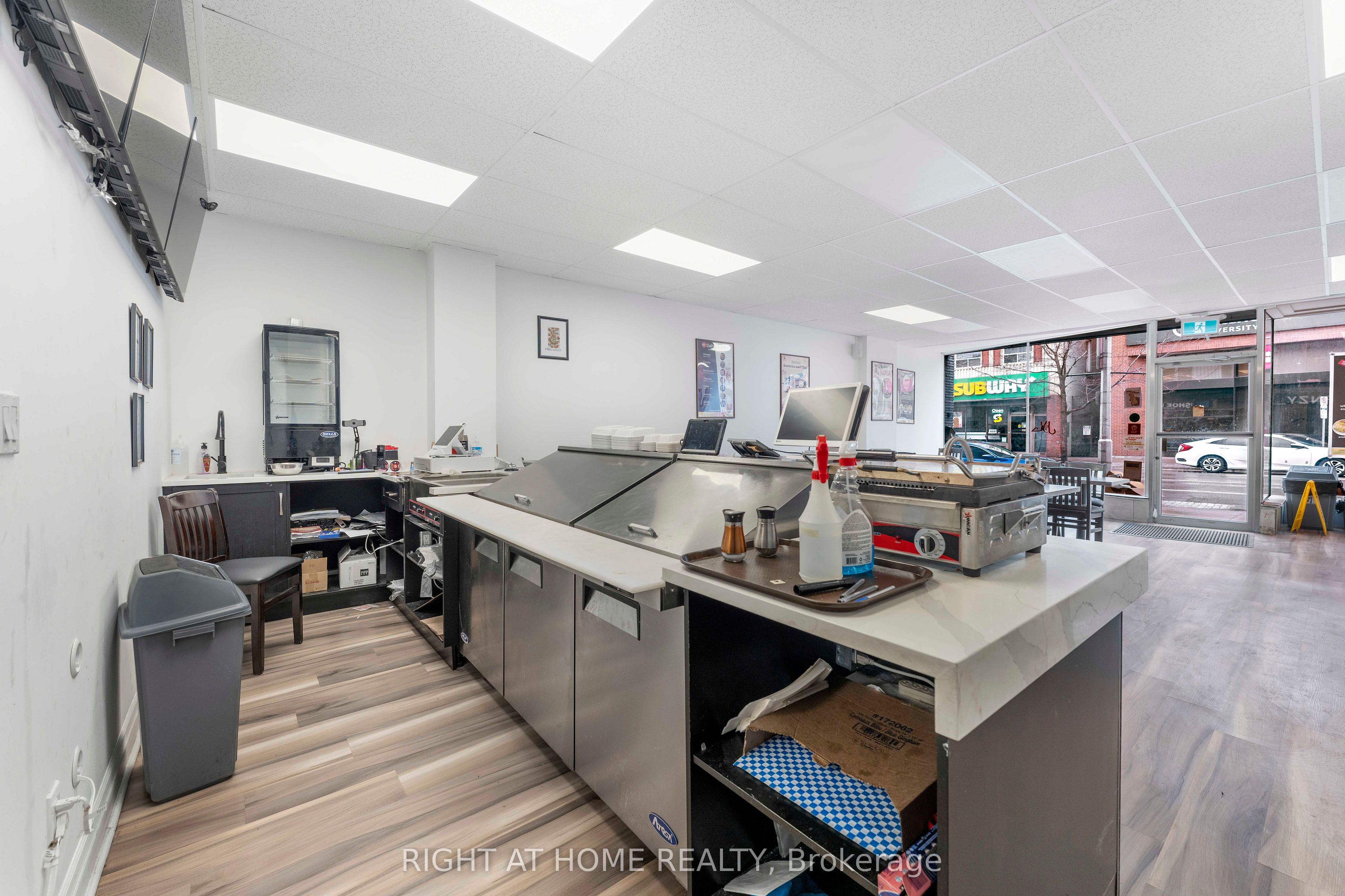 7 Simcoe St S Property Photo 5
