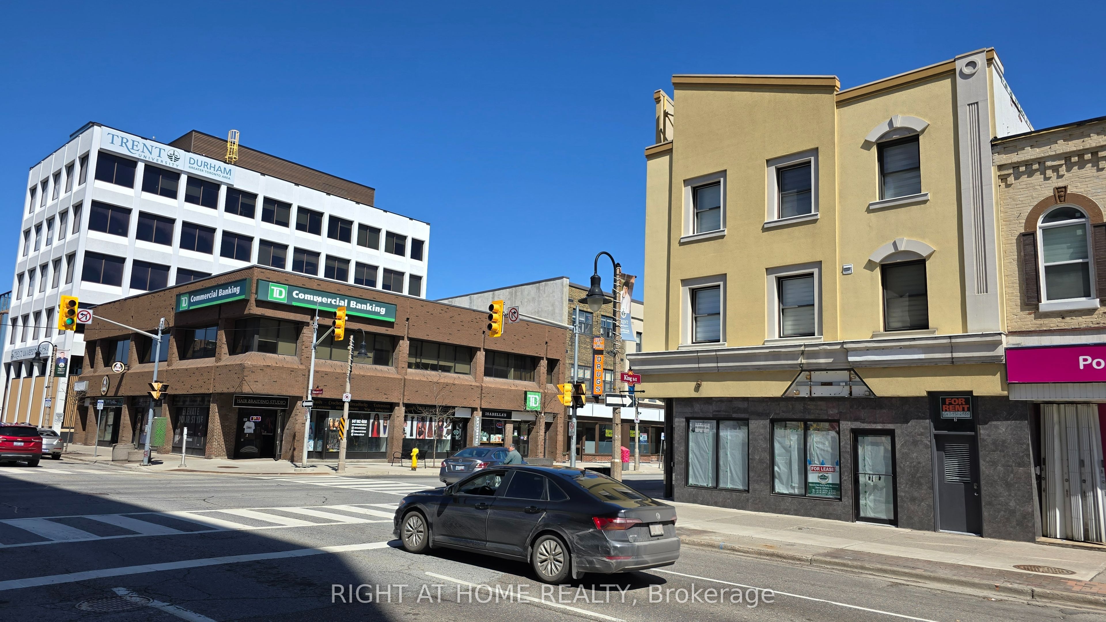 7 Simcoe St S Property Photo 20