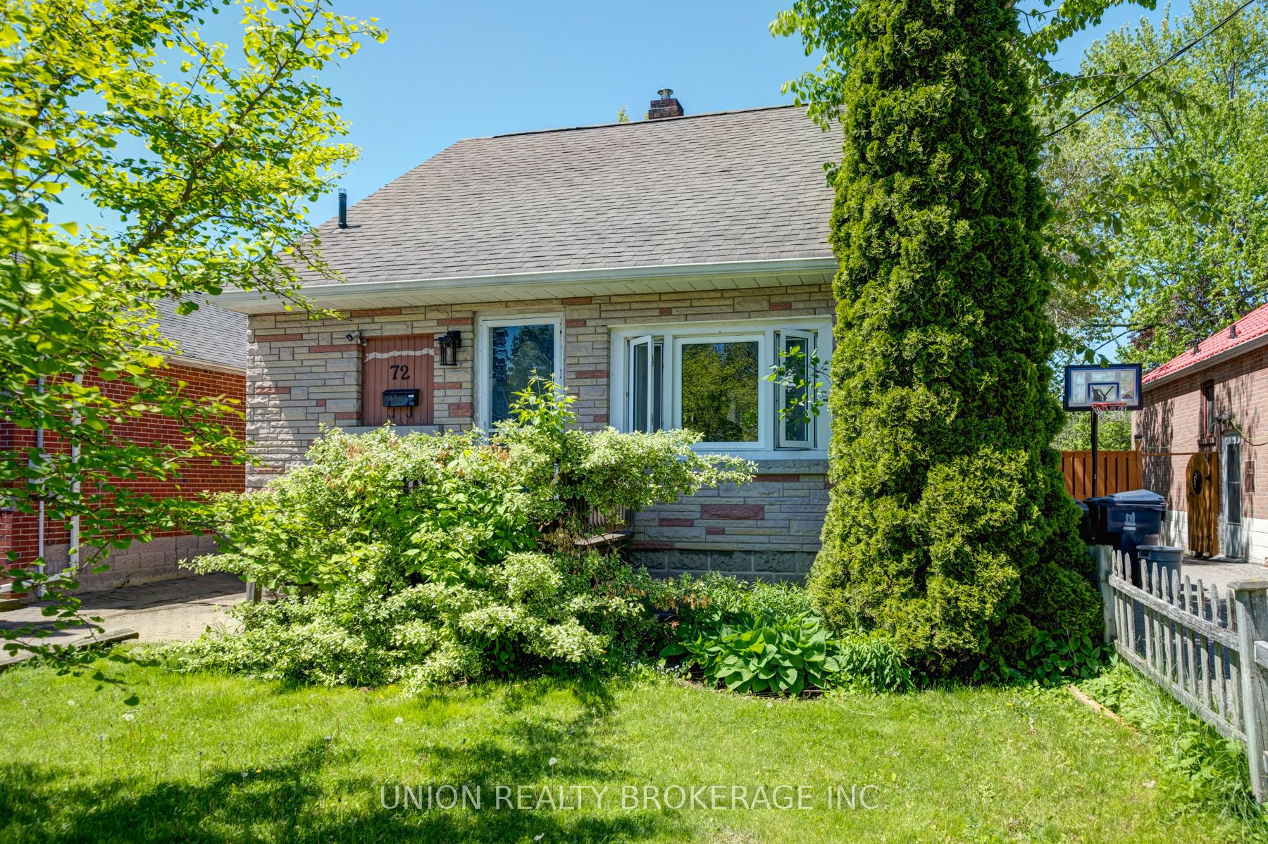 72 Sandown Avenue Property Photo 1