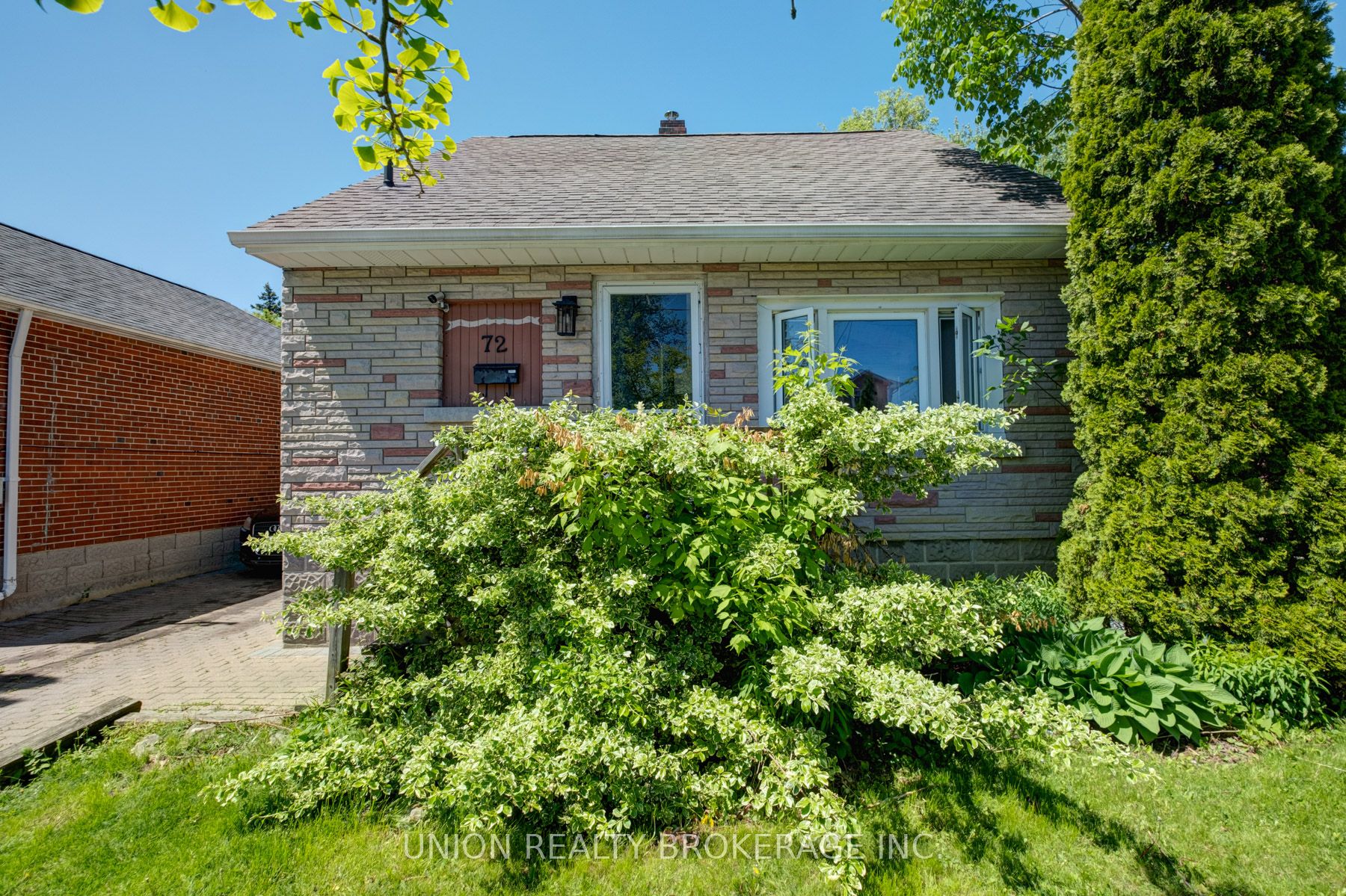 72 Sandown Avenue Property Photo 2