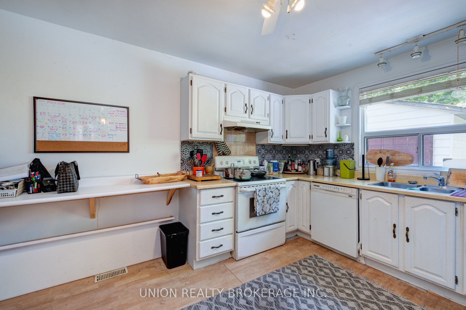 72 Sandown Avenue Property Photo 10