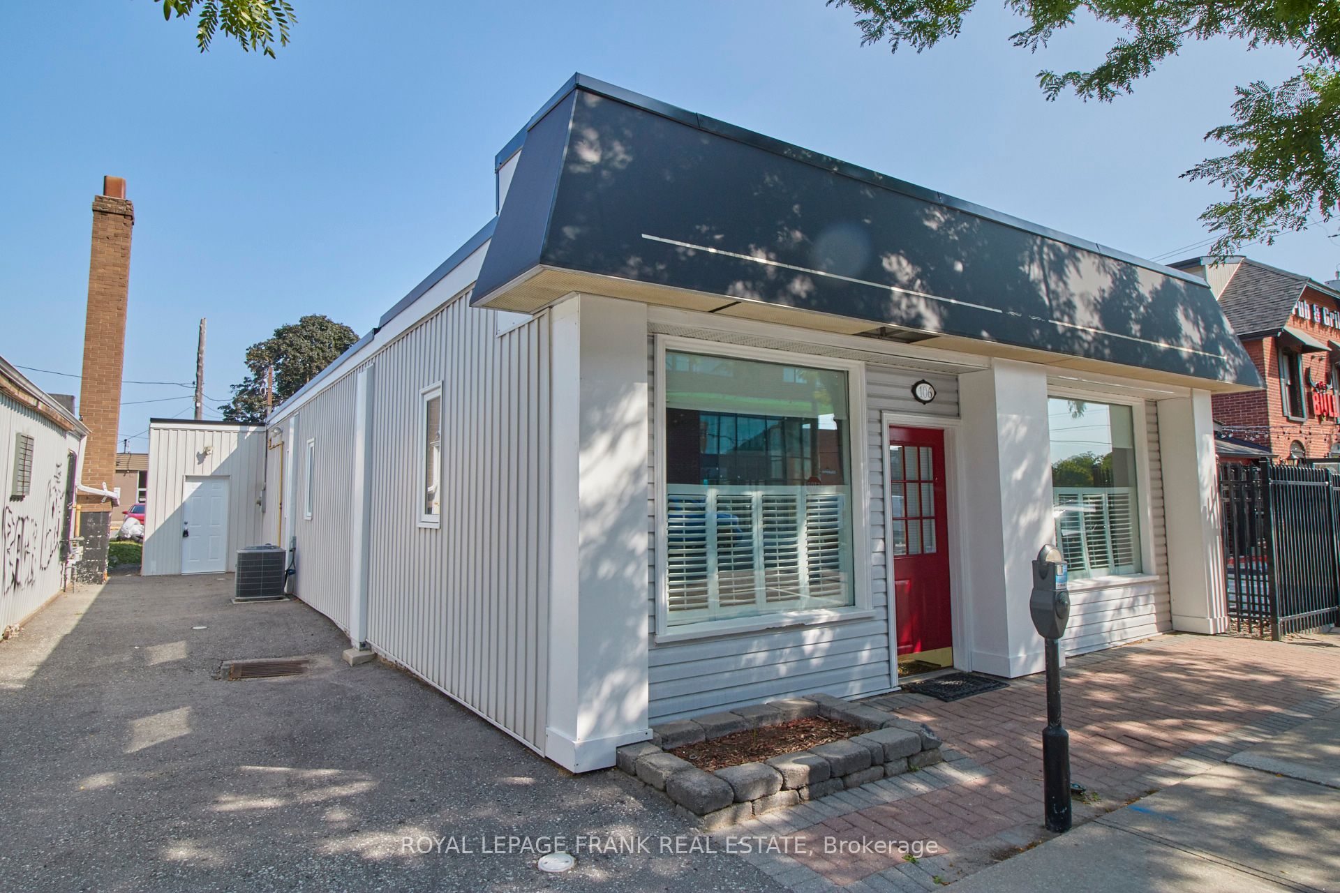 106 Colborne St E Property Photo 4