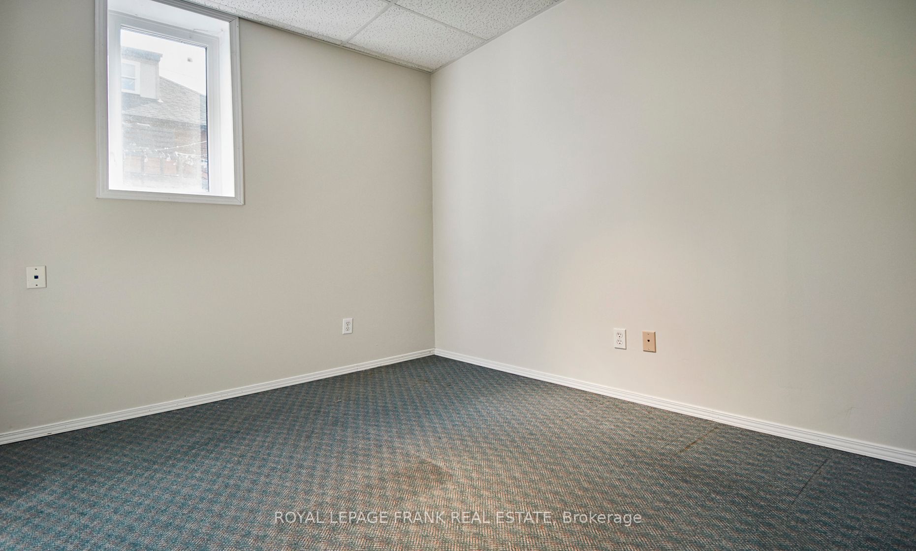 106 Colborne St E Property Photo 11