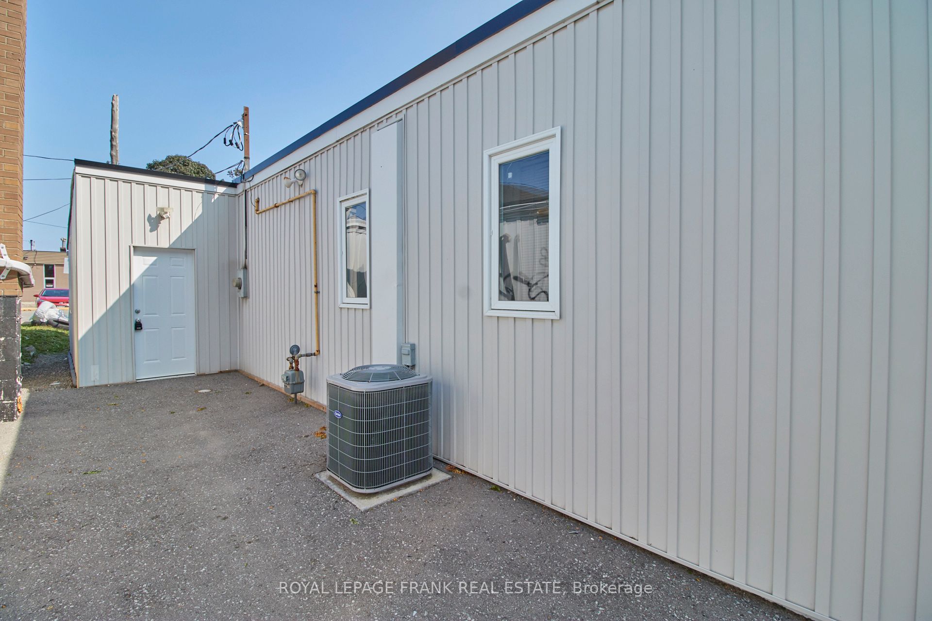 106 Colborne St E Property Photo 20