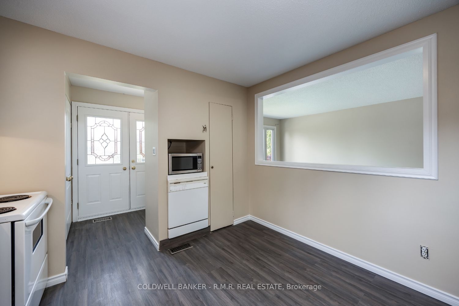 569 Grandview Street S Property Photo 4