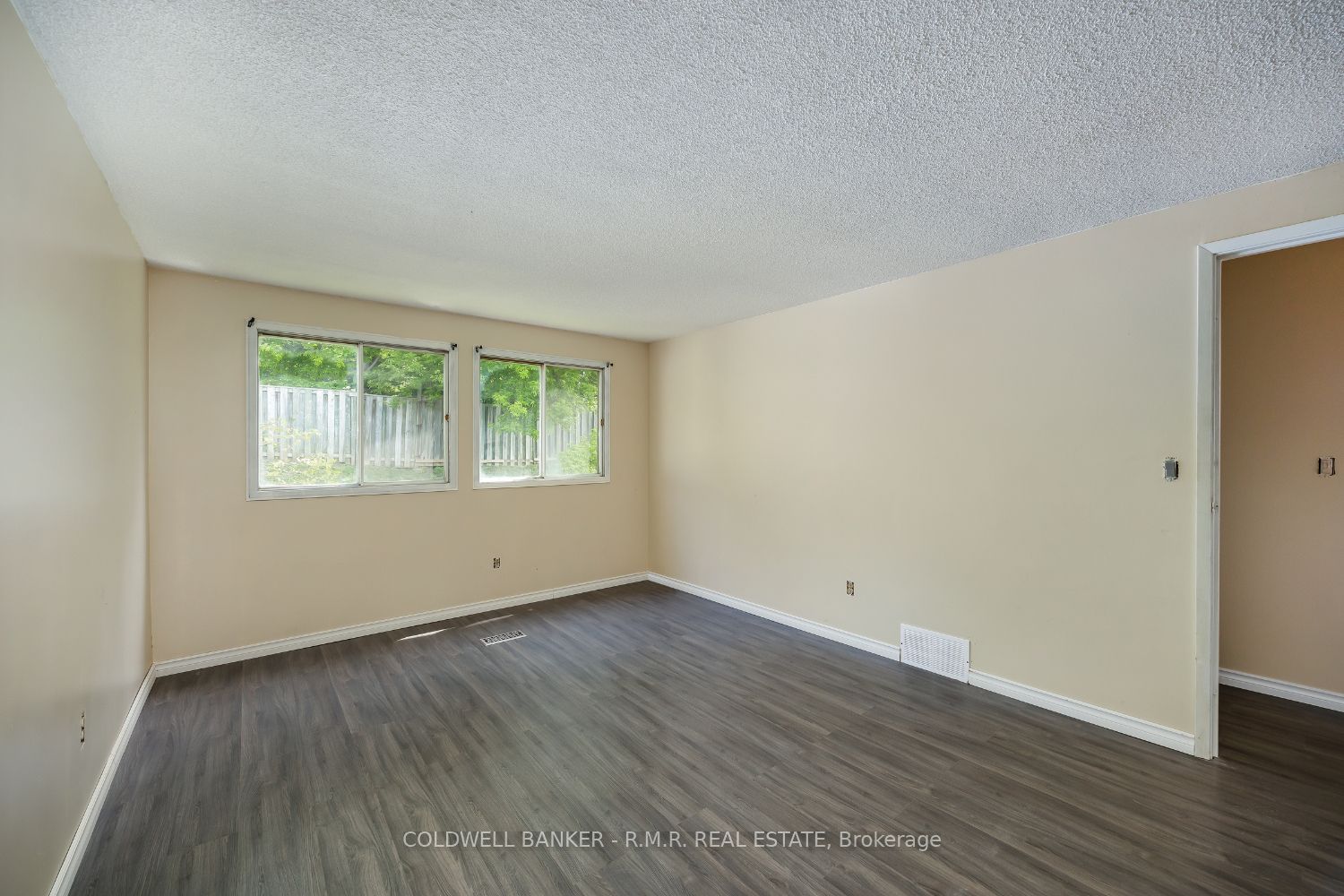 569 Grandview Street S Property Photo 8