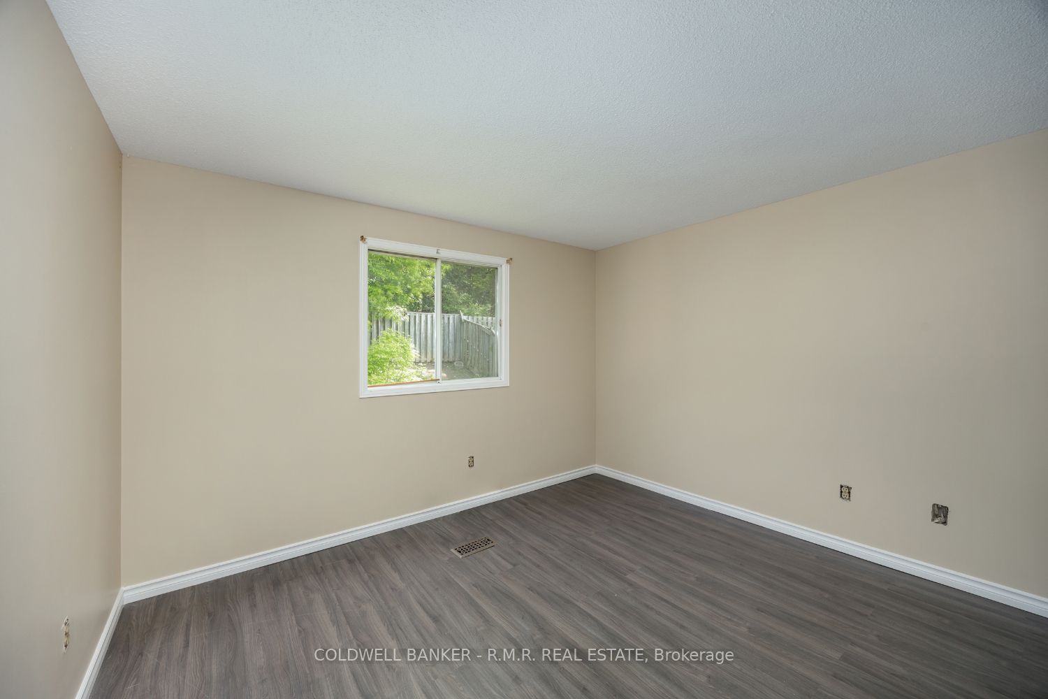 569 Grandview Street S Property Photo 10