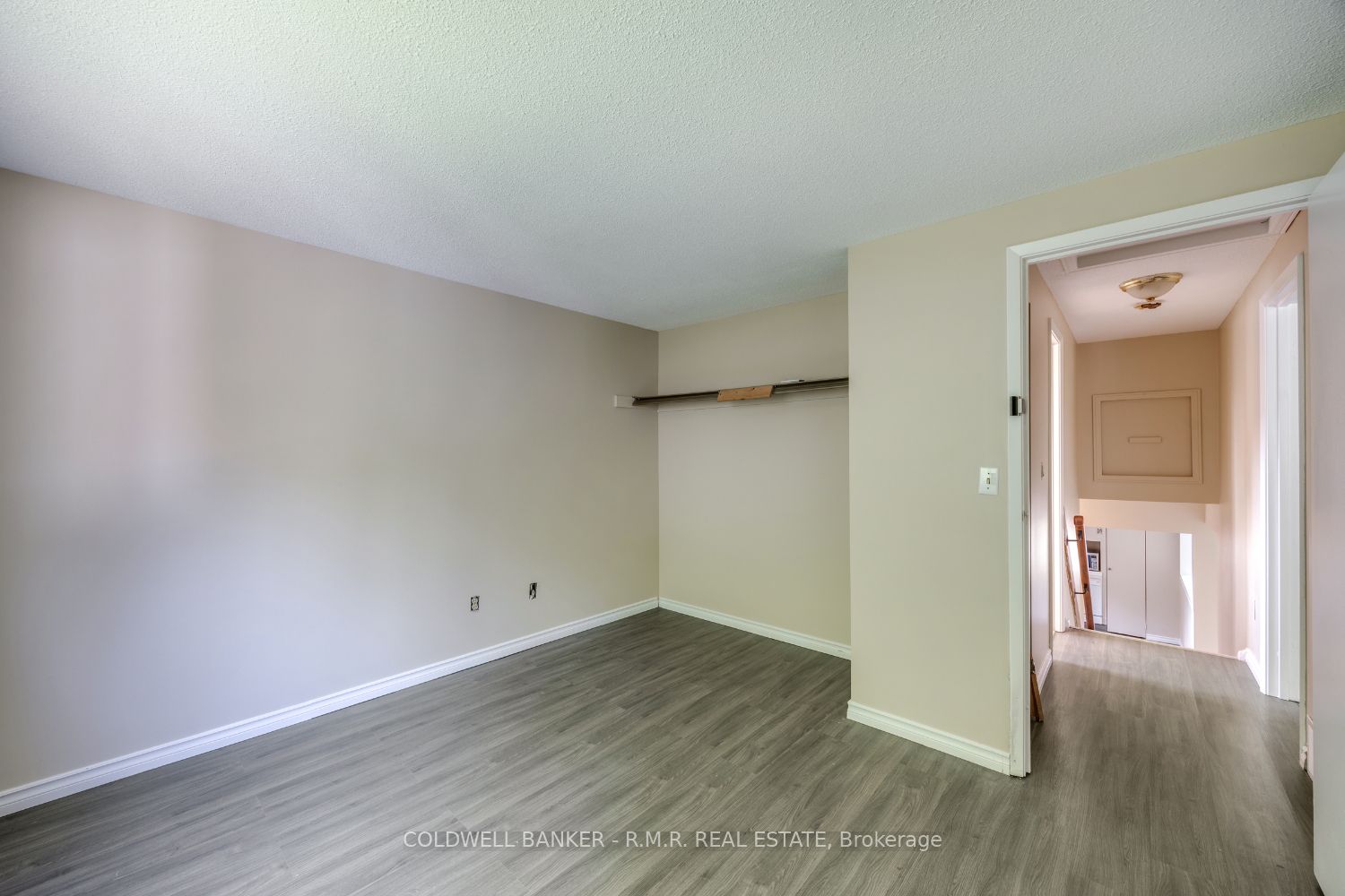 569 Grandview Street S Property Photo 11