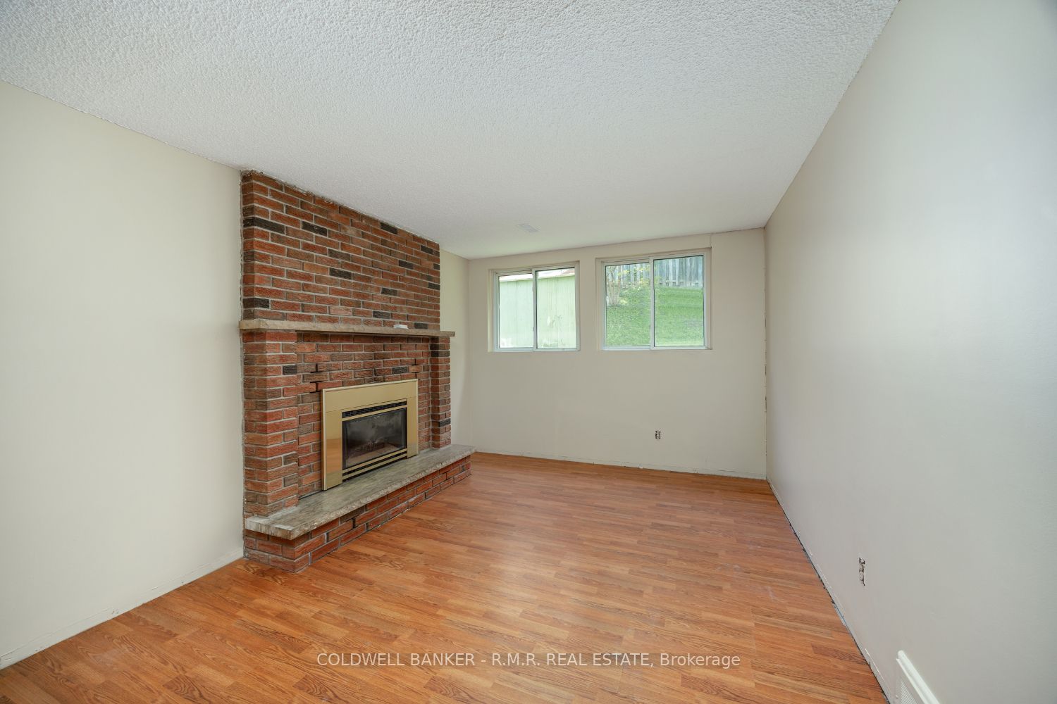569 Grandview Street S Property Photo 13