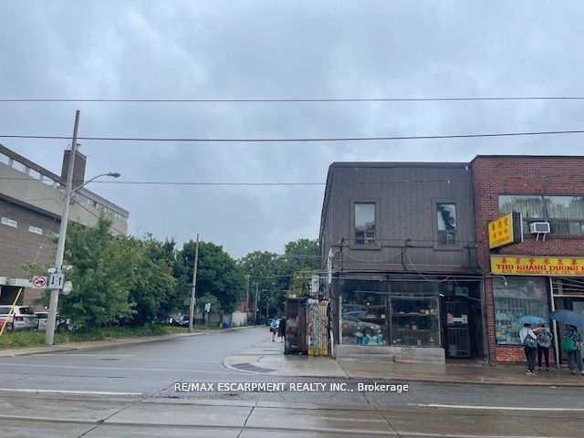 673 Gerrard Street Property Photo 3