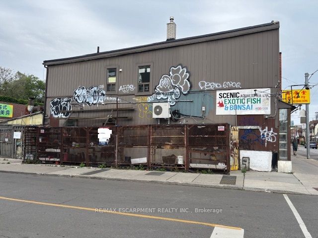 673 Gerrard Street E Property Photo 3