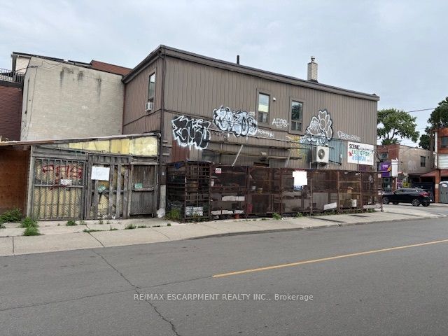 673 Gerrard Street E Property Photo 9
