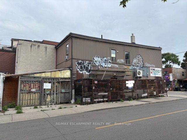 673 Gerrard Street E Property Photo 10