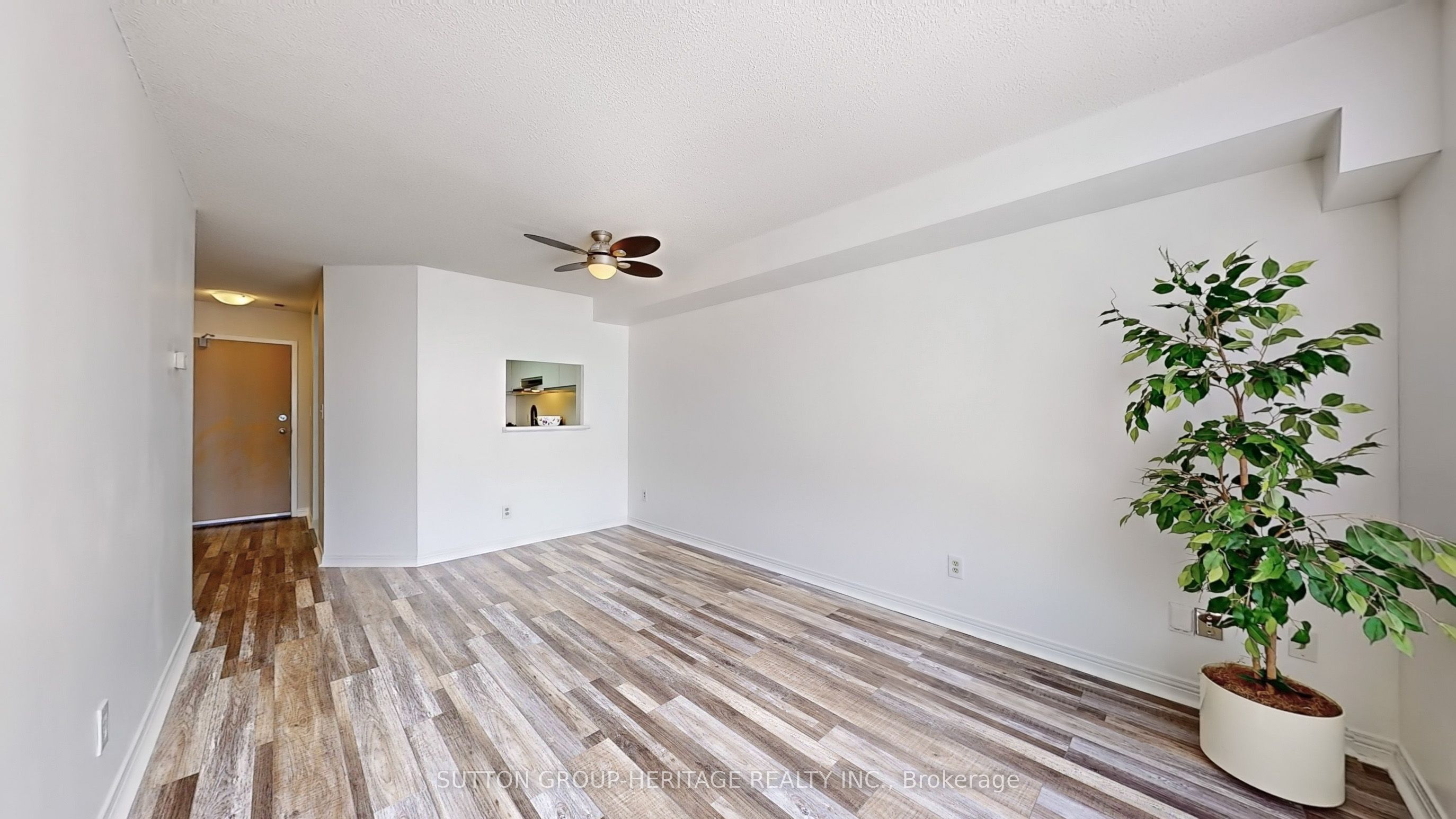 711 Rossland Road E 509 Property Photo 11