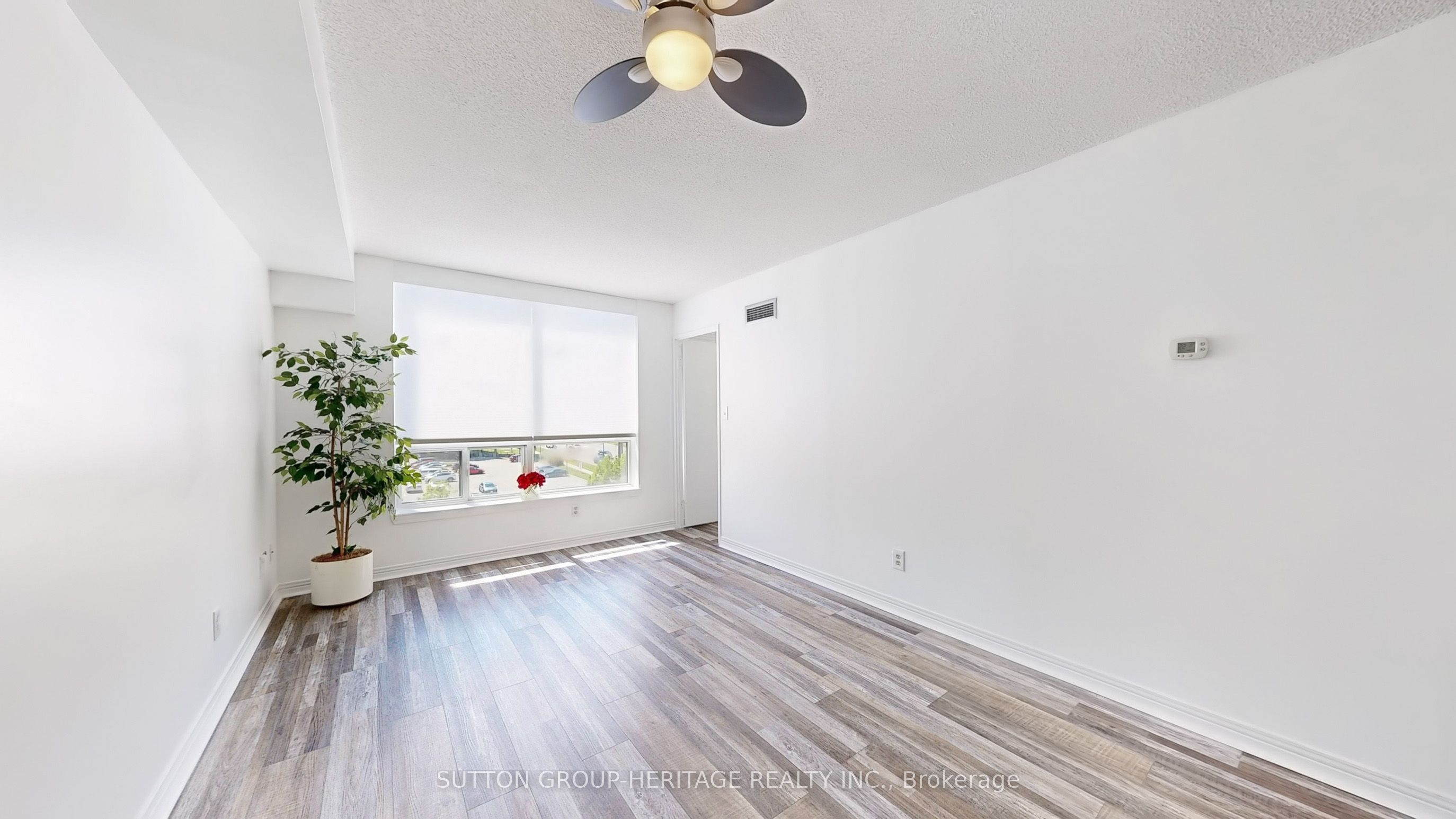 711 Rossland Road E 509 Property Photo 12