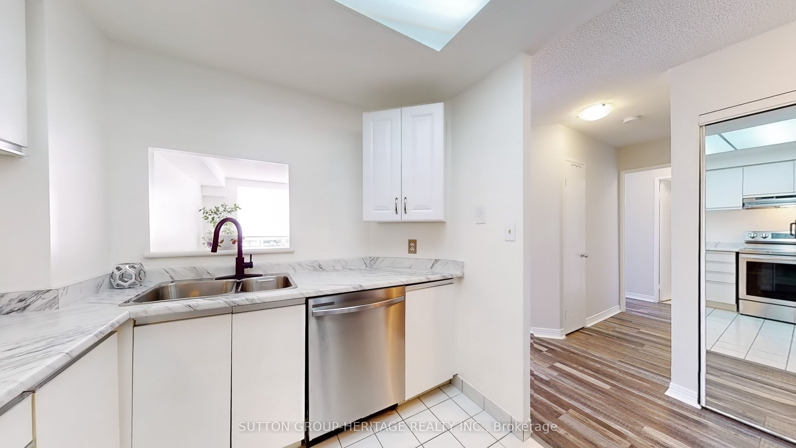 711 Rossland Road E 509 Property Photo 13