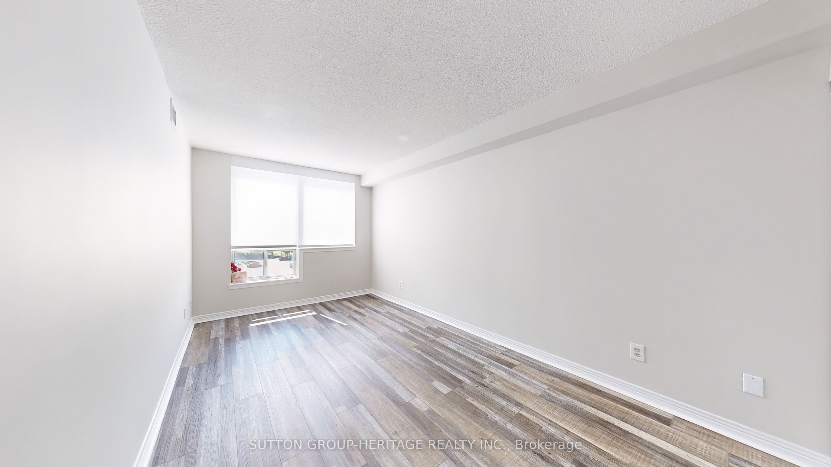 711 Rossland Road E 509 Property Photo 16