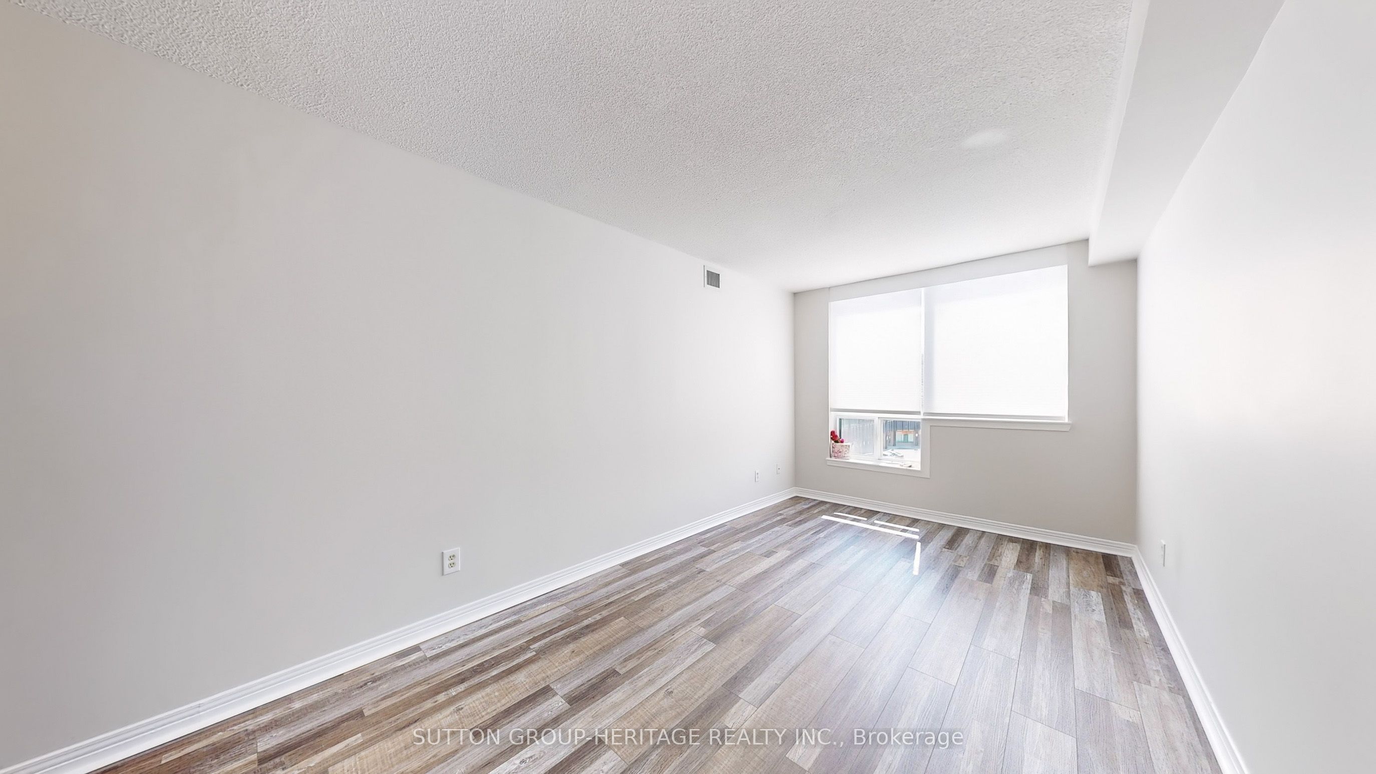 711 Rossland Road E 509 Property Photo 17