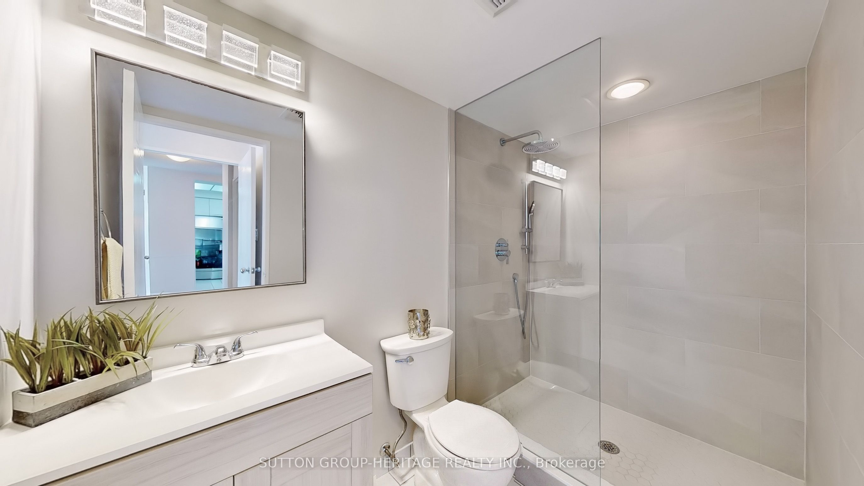 711 Rossland Road E 509 Property Photo 18