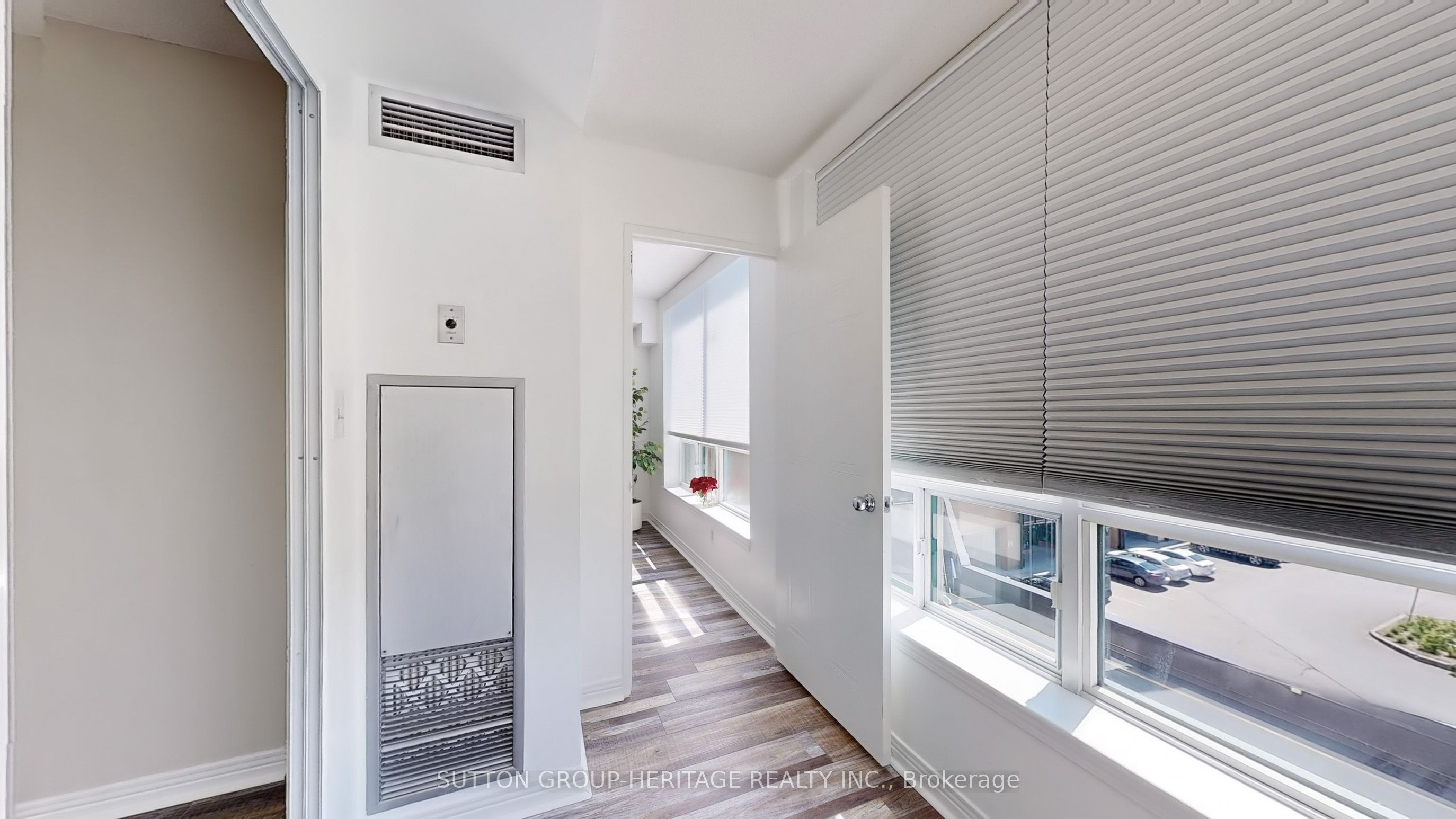 711 Rossland Road E 509 Property Photo 21