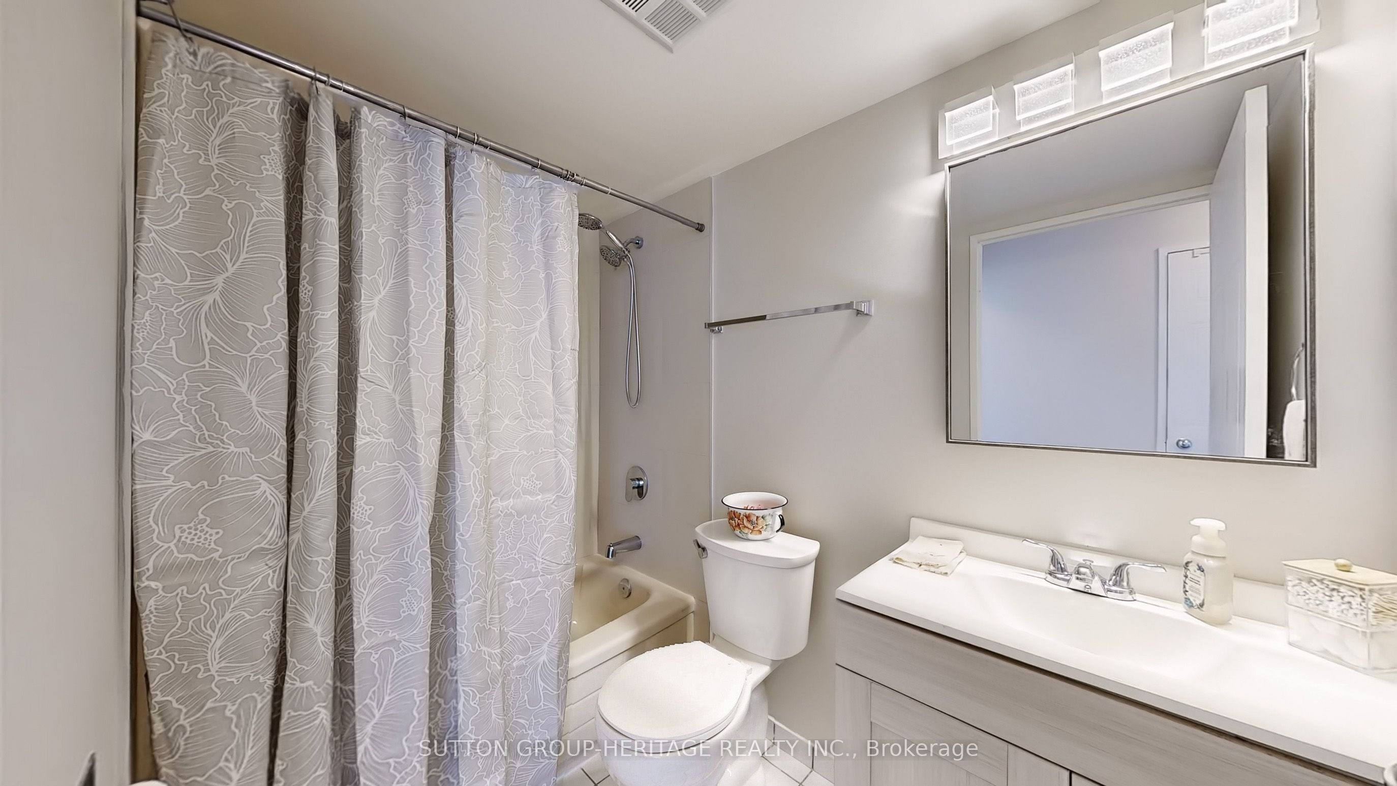711 Rossland Road E 509 Property Photo 22