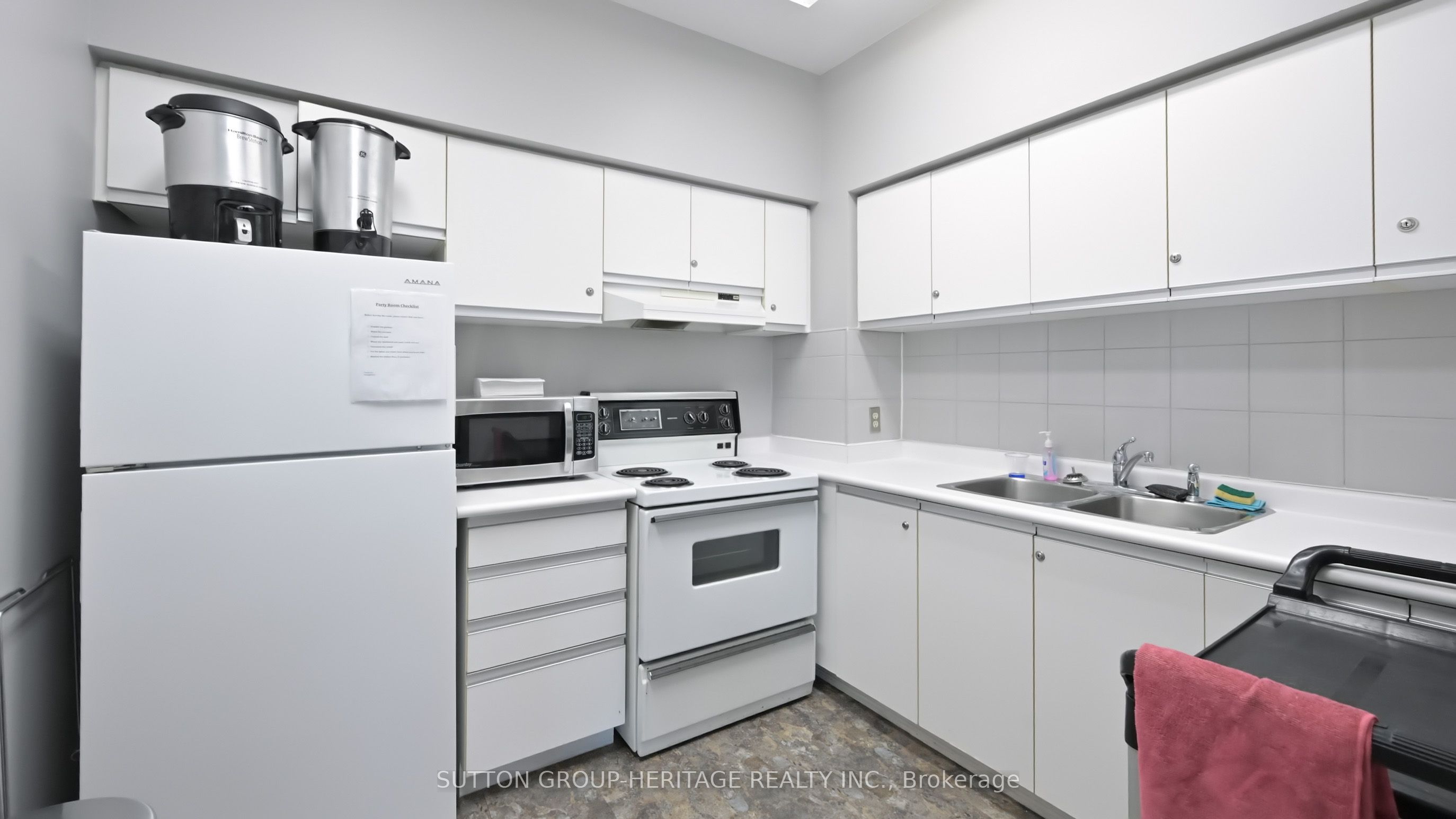 711 Rossland Road E 509 Property Photo 31