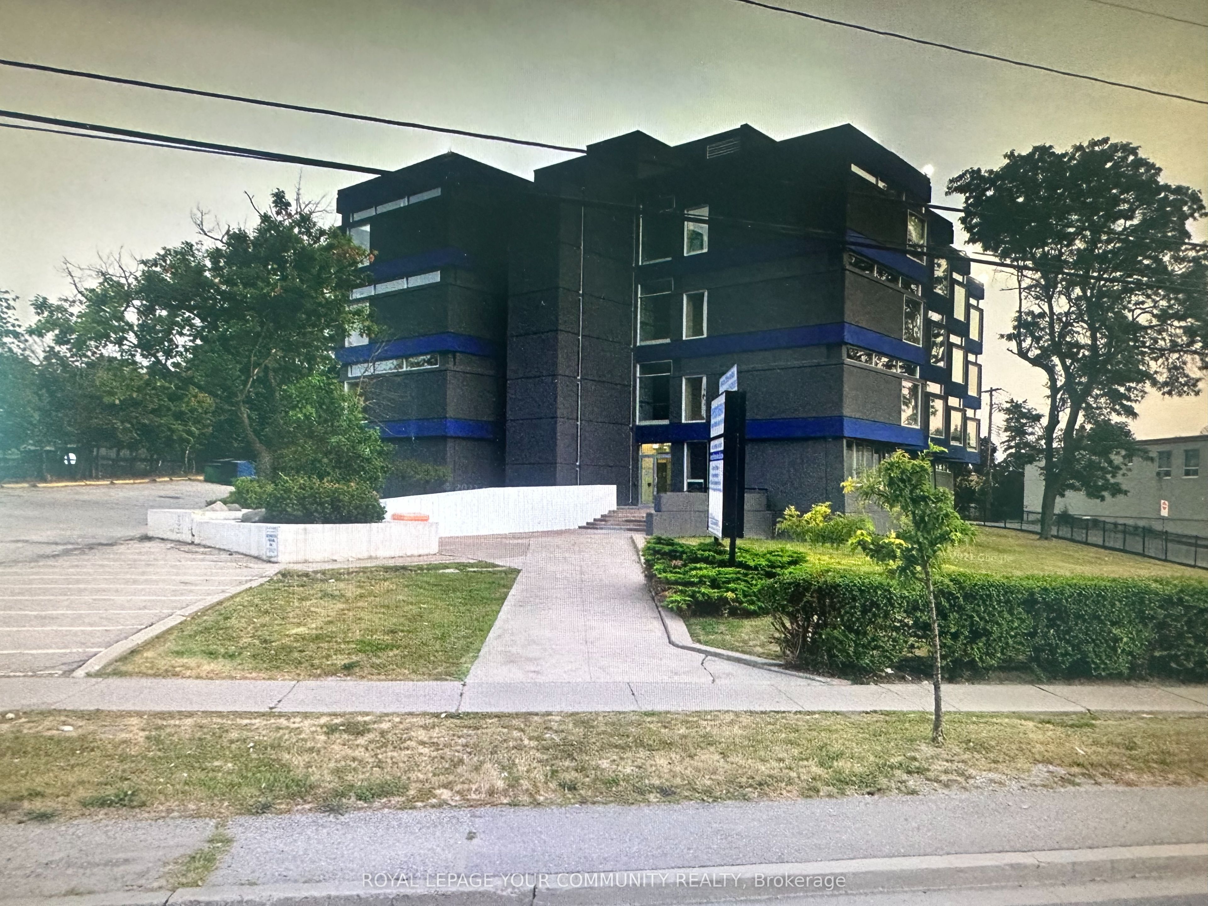 #307 & 308 - 2901 Lawrence Avenue Property Photo 3