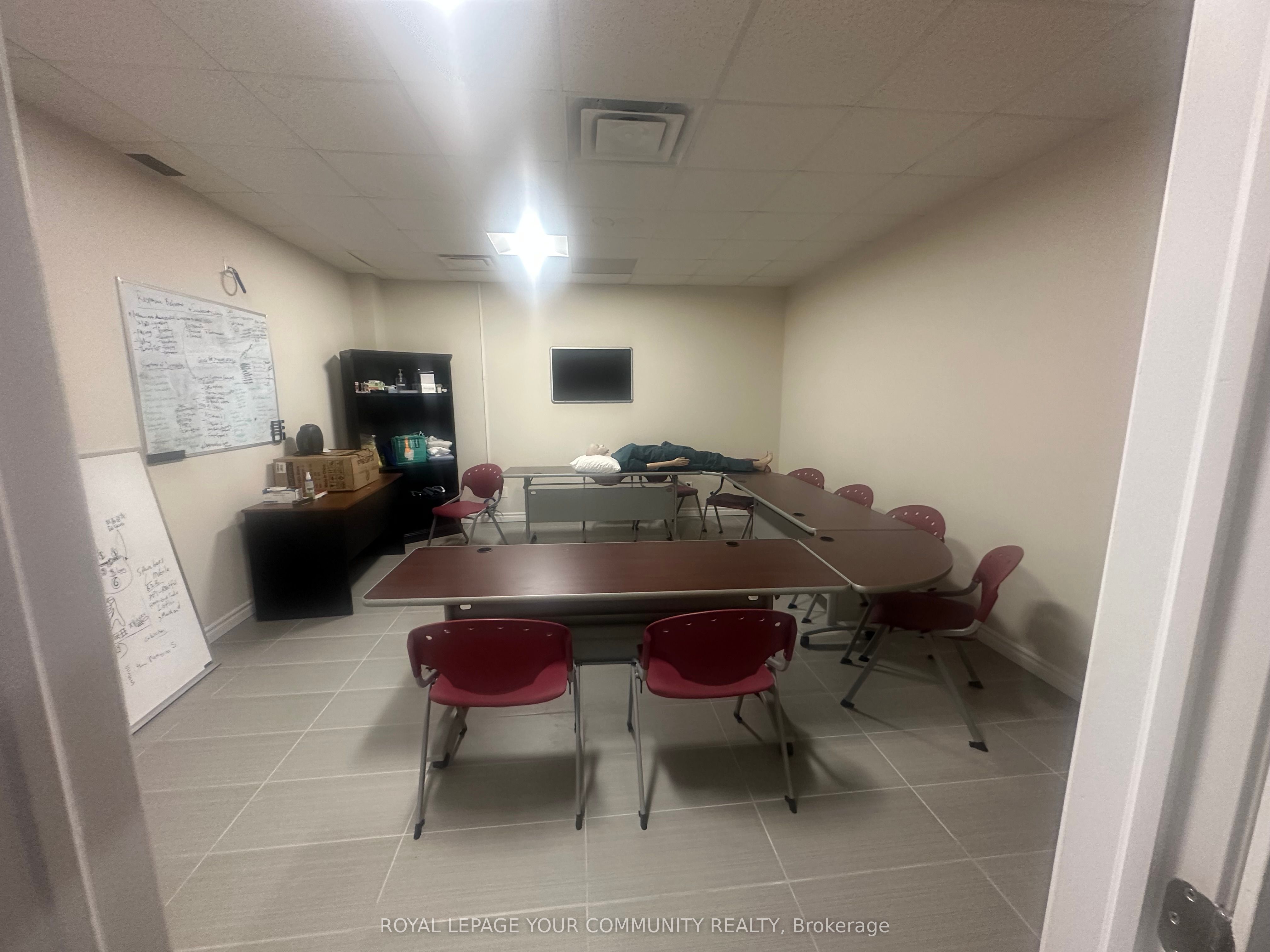 #307 & 308 - 2901 Lawrence Avenue Property Photo 13