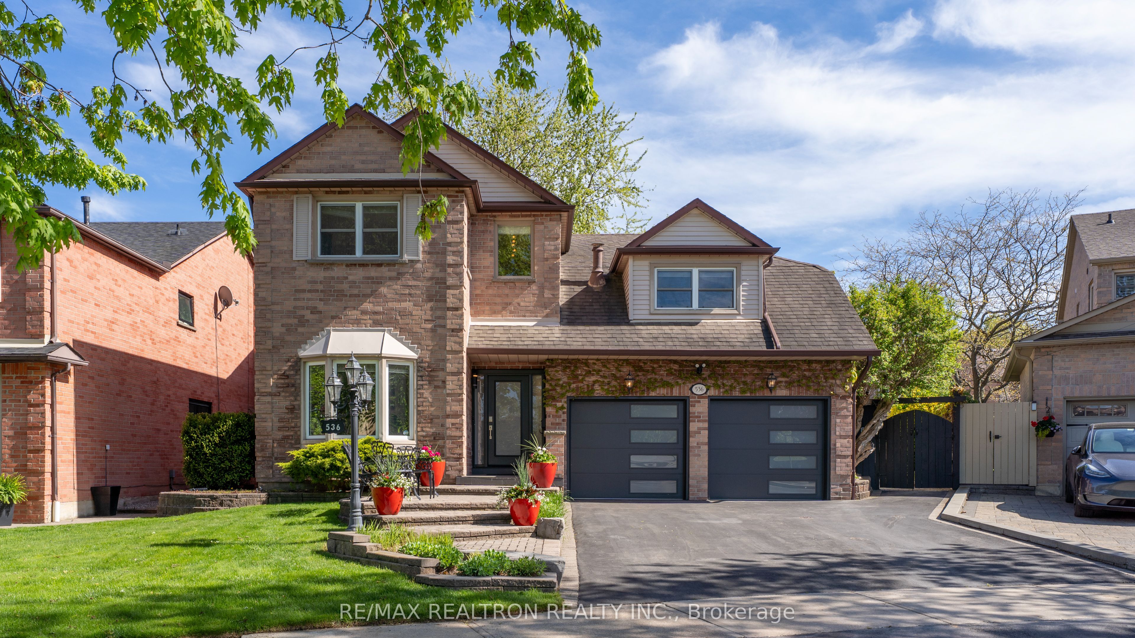 536 Dahlia Crescent Property Photo 1