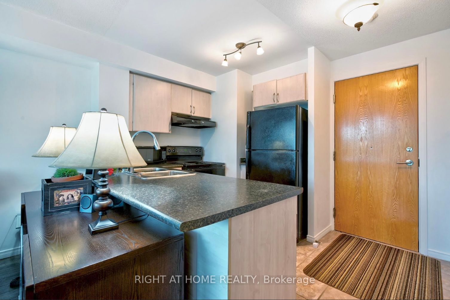 #216 - 340 Watson Street Property Photo 3