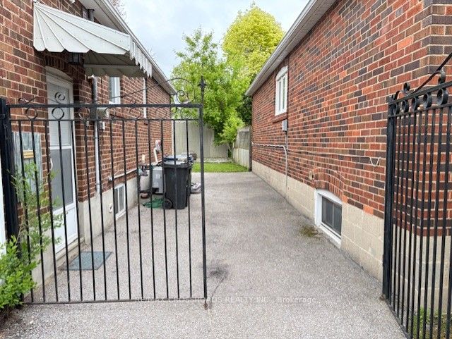 307 Glebemount ( Bsmt ) Avenue Bsmt Property Photo 2