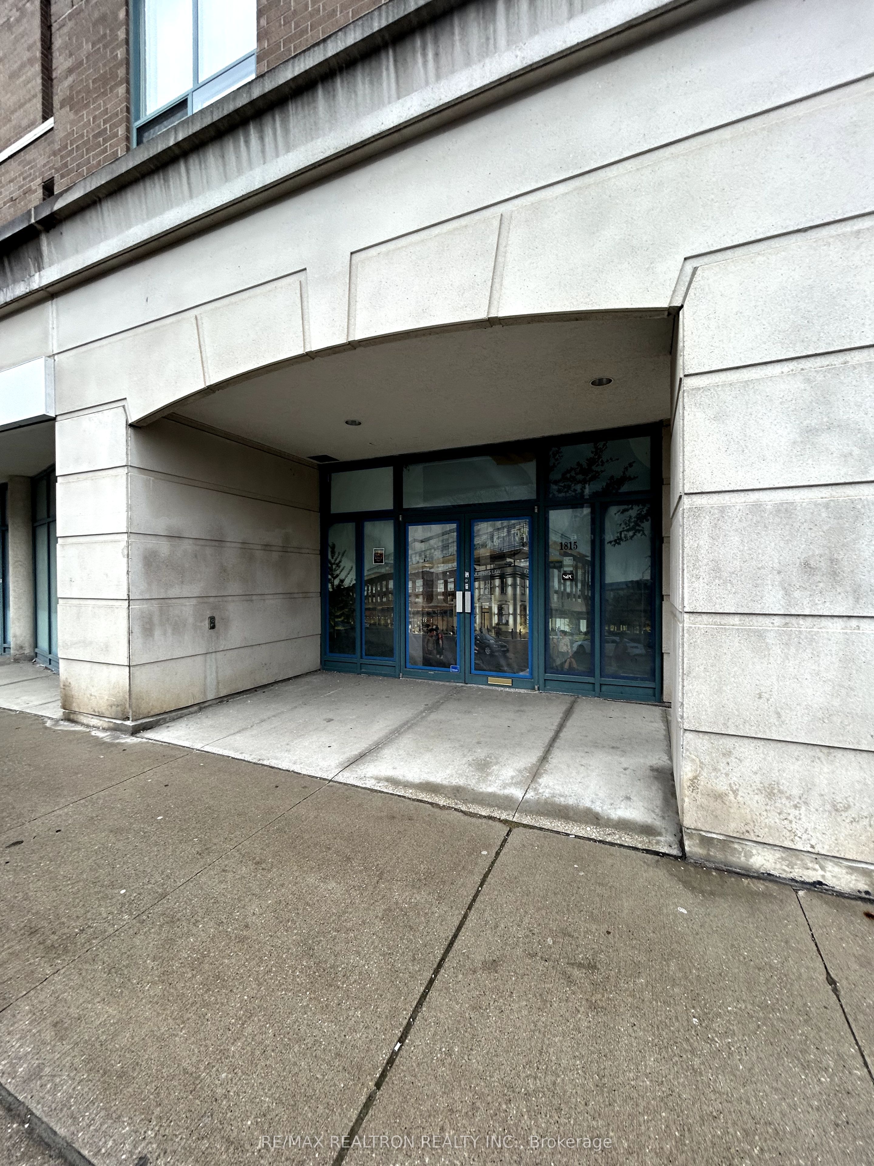 1815 Queen Street Property Photo 4