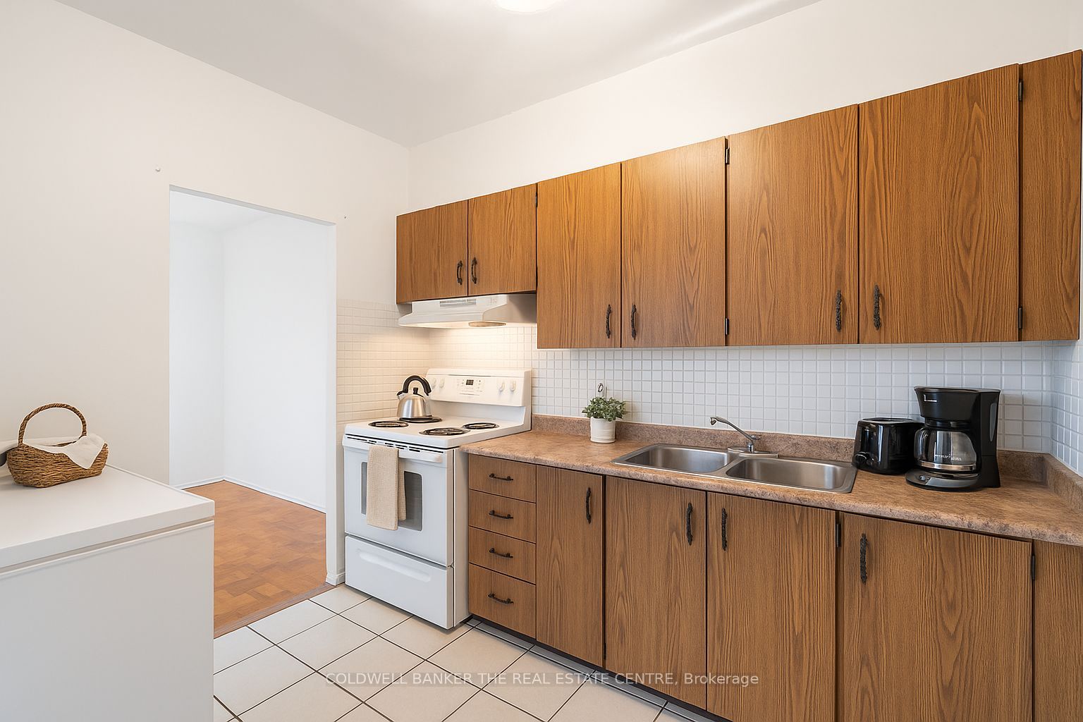 #ph 15 - 1 Massey Square Property Photo 4