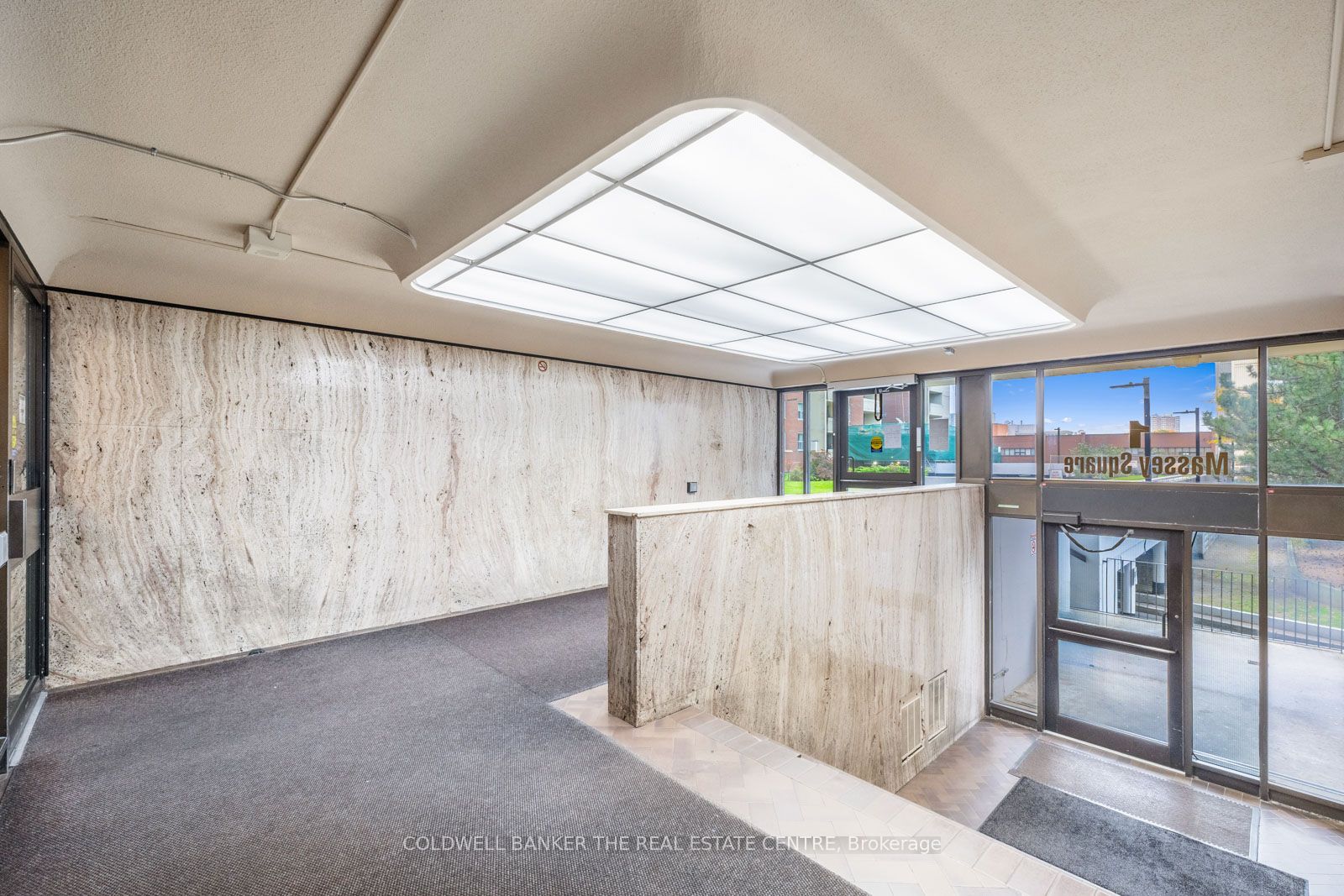#ph 15 - 1 Massey Square Property Photo 8
