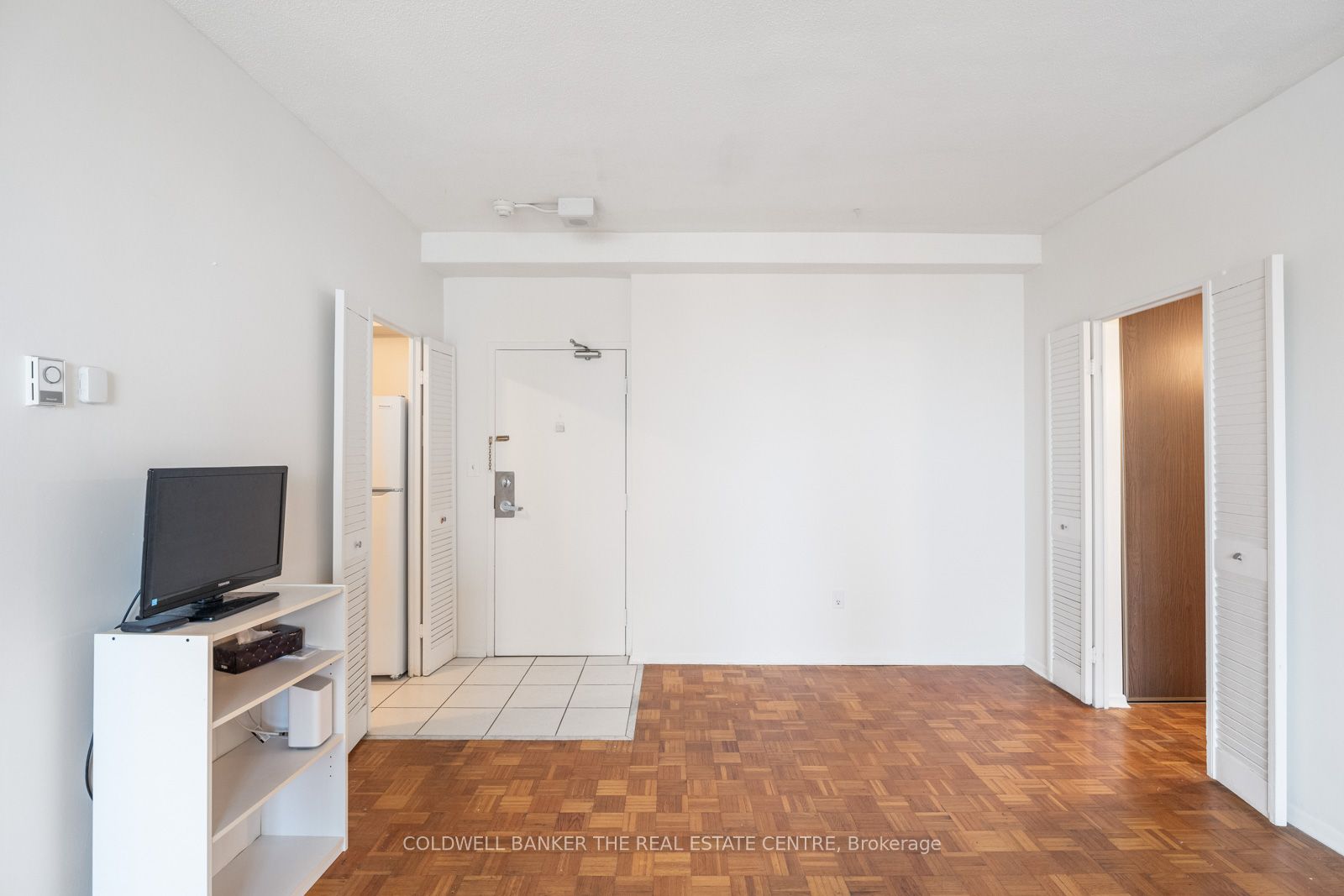 #ph 15 - 1 Massey Square Property Photo 9