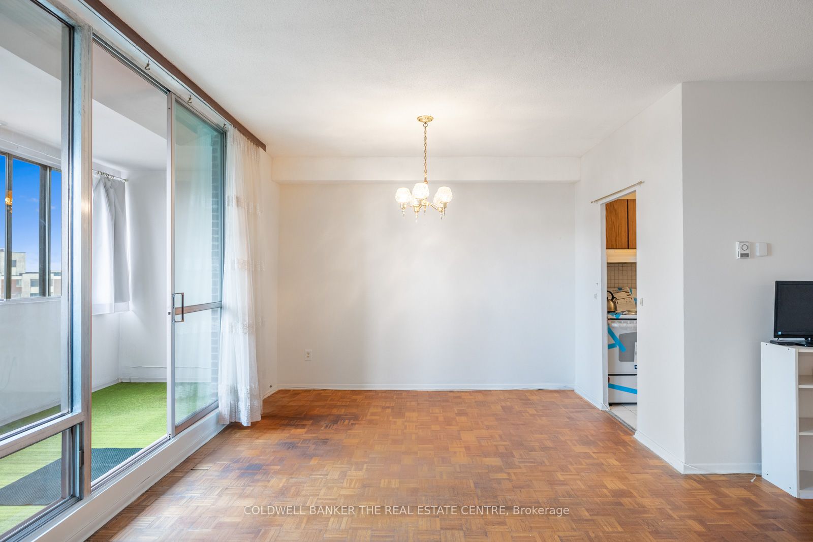 #ph 15 - 1 Massey Square Property Photo 11