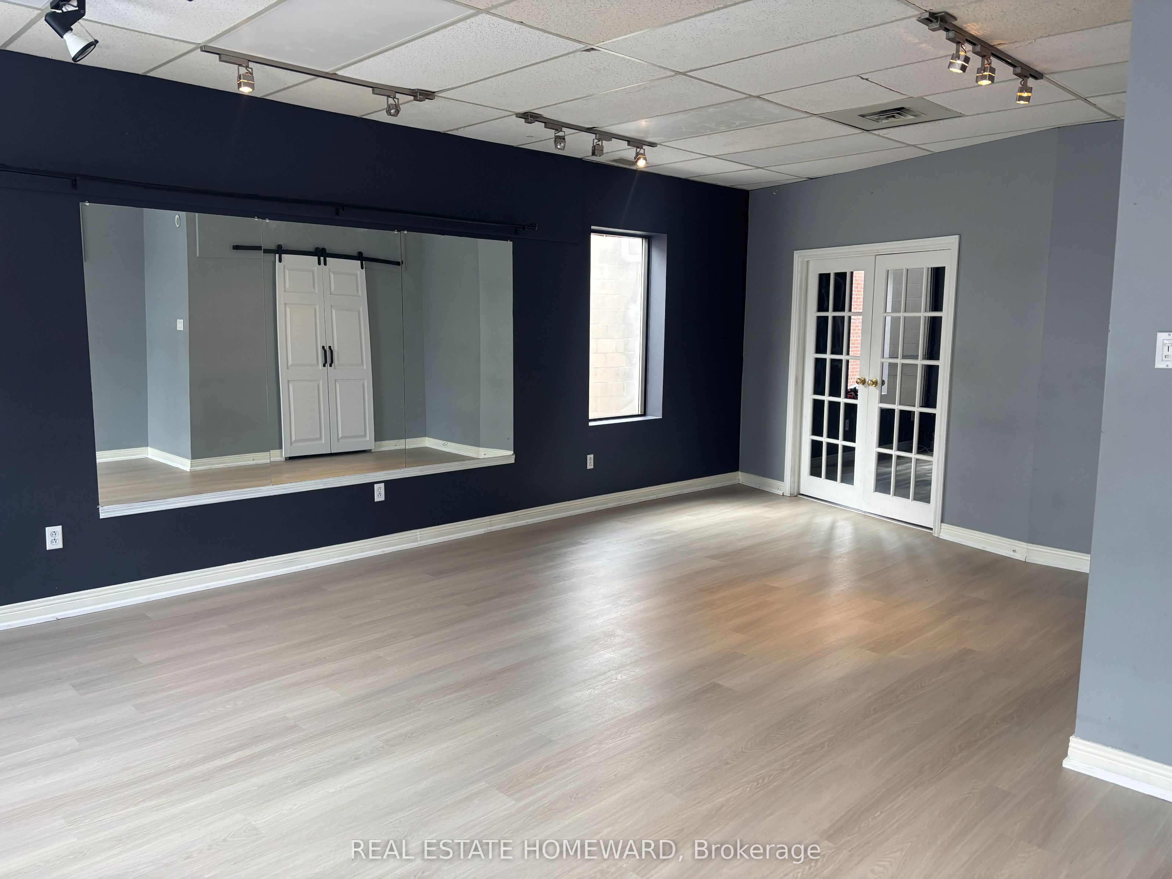 863 Broadview Avenue Upper Property Photo 3