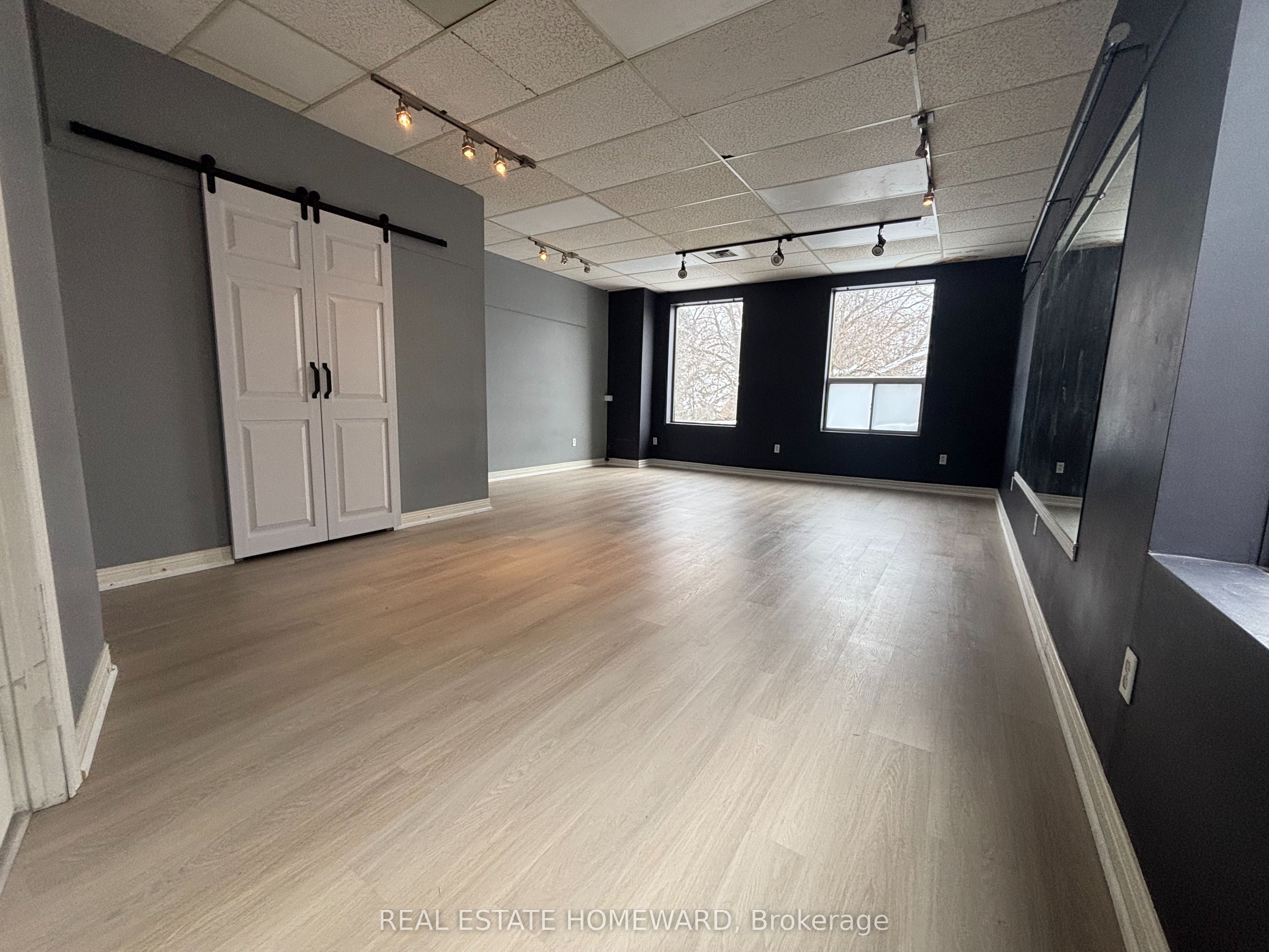 863 Broadview Avenue Upper Property Photo 4
