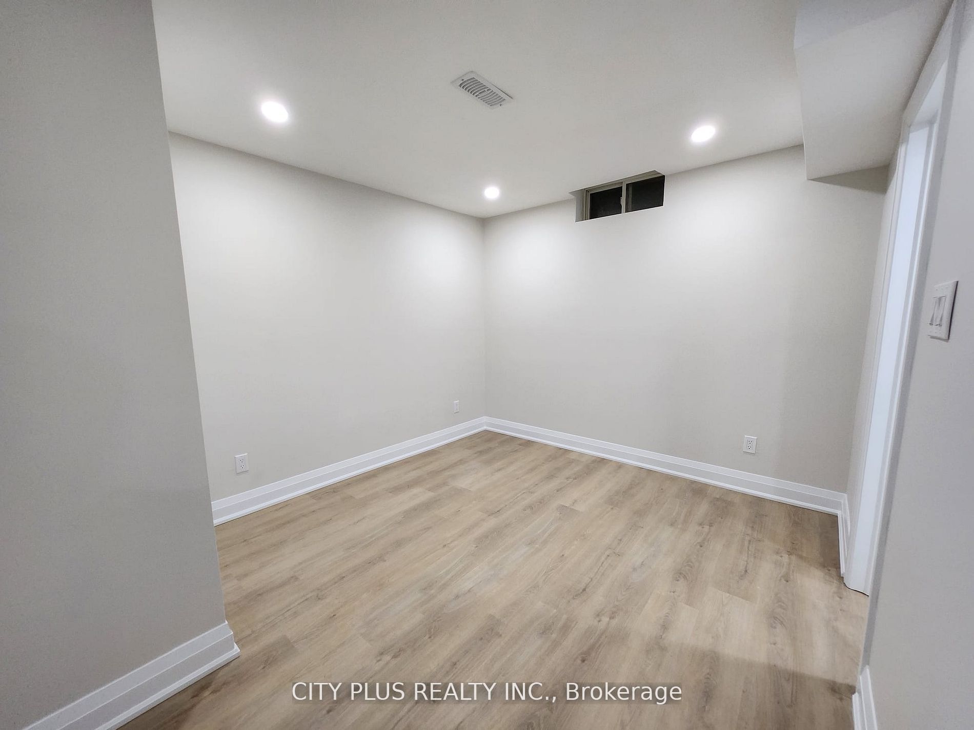197 Mclevin Avenue Bsmt Property Photo 5