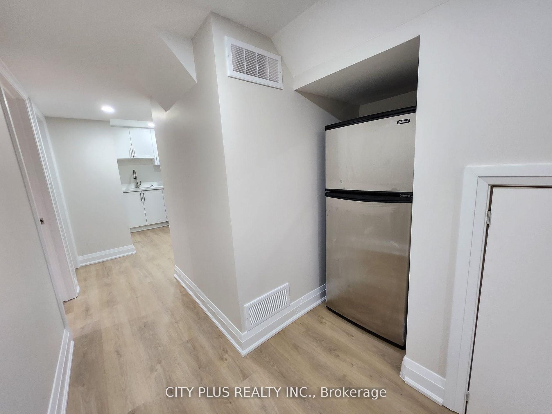 197 Mclevin Avenue Bsmt Property Photo 8