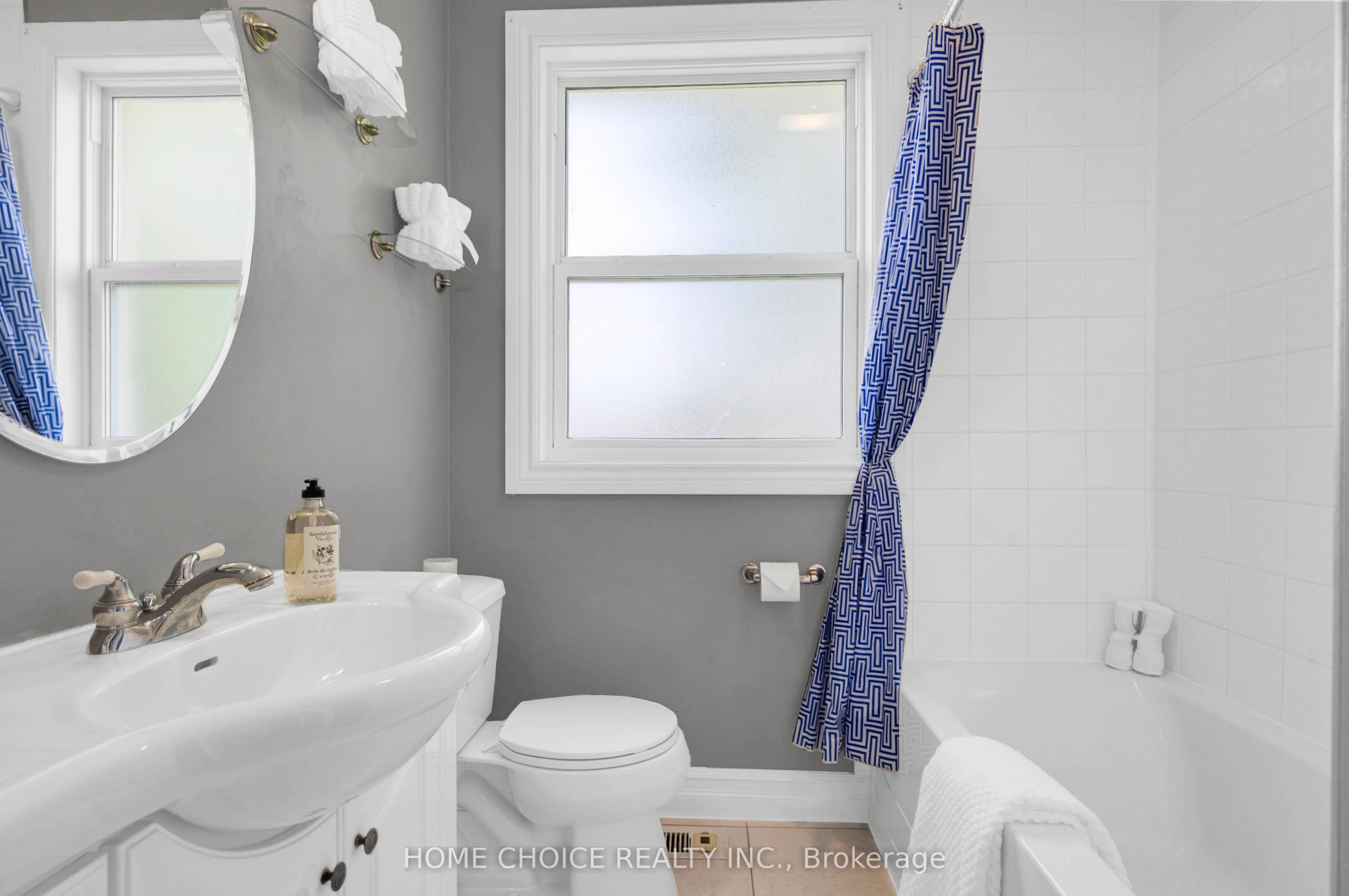 11 Thorncroft Crescent Property Photo 18