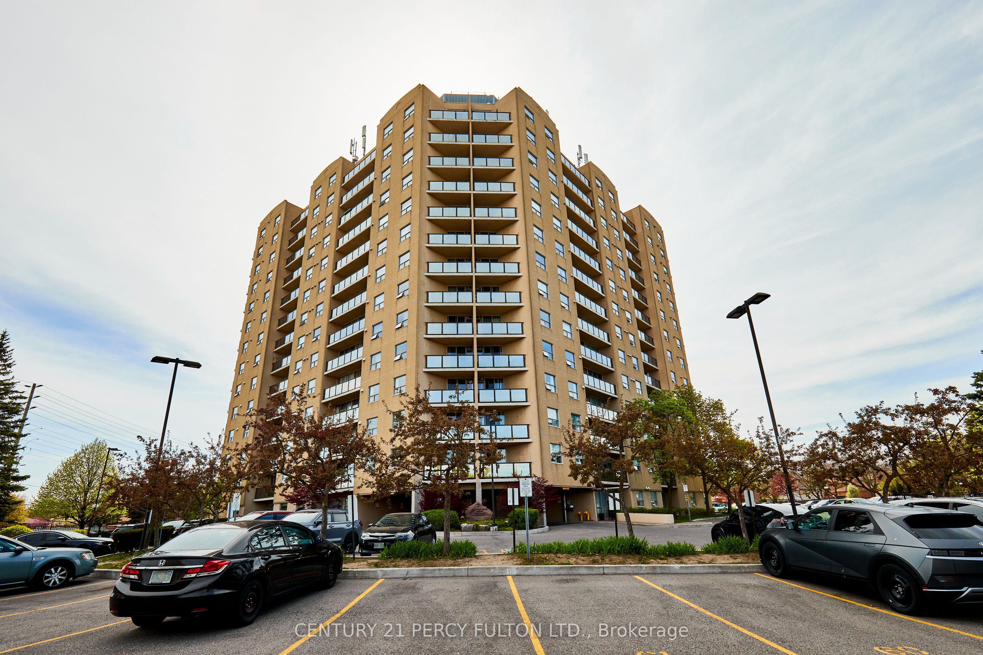 2 Westney Rd N Property Photo 1
