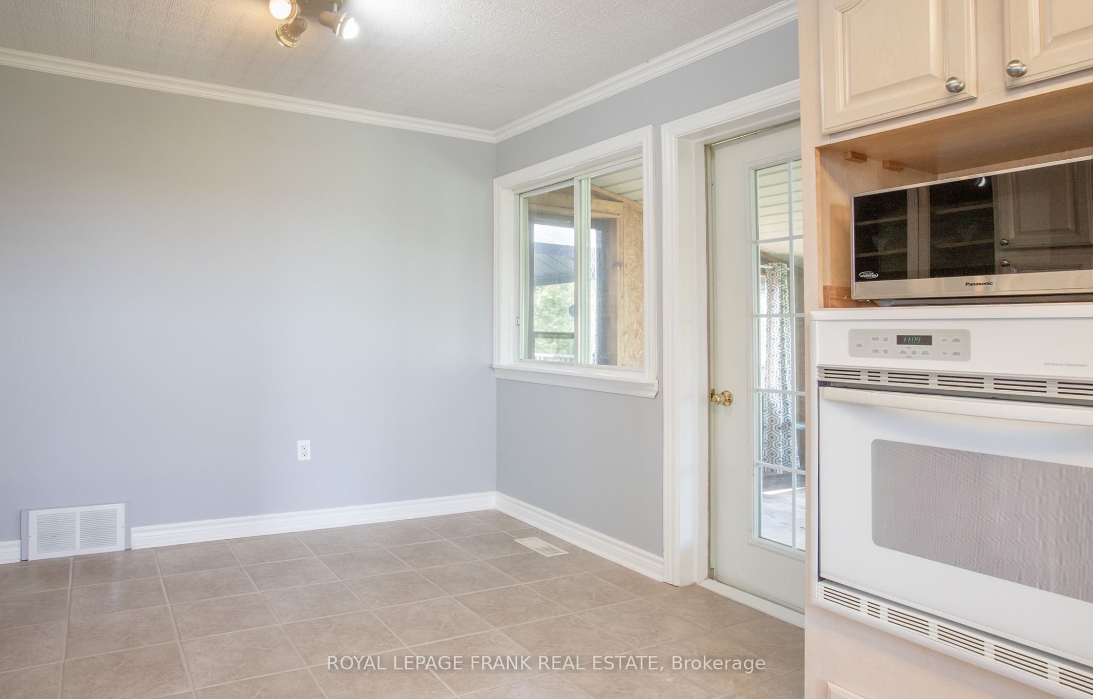 3818 Regional Road Property Photo 18