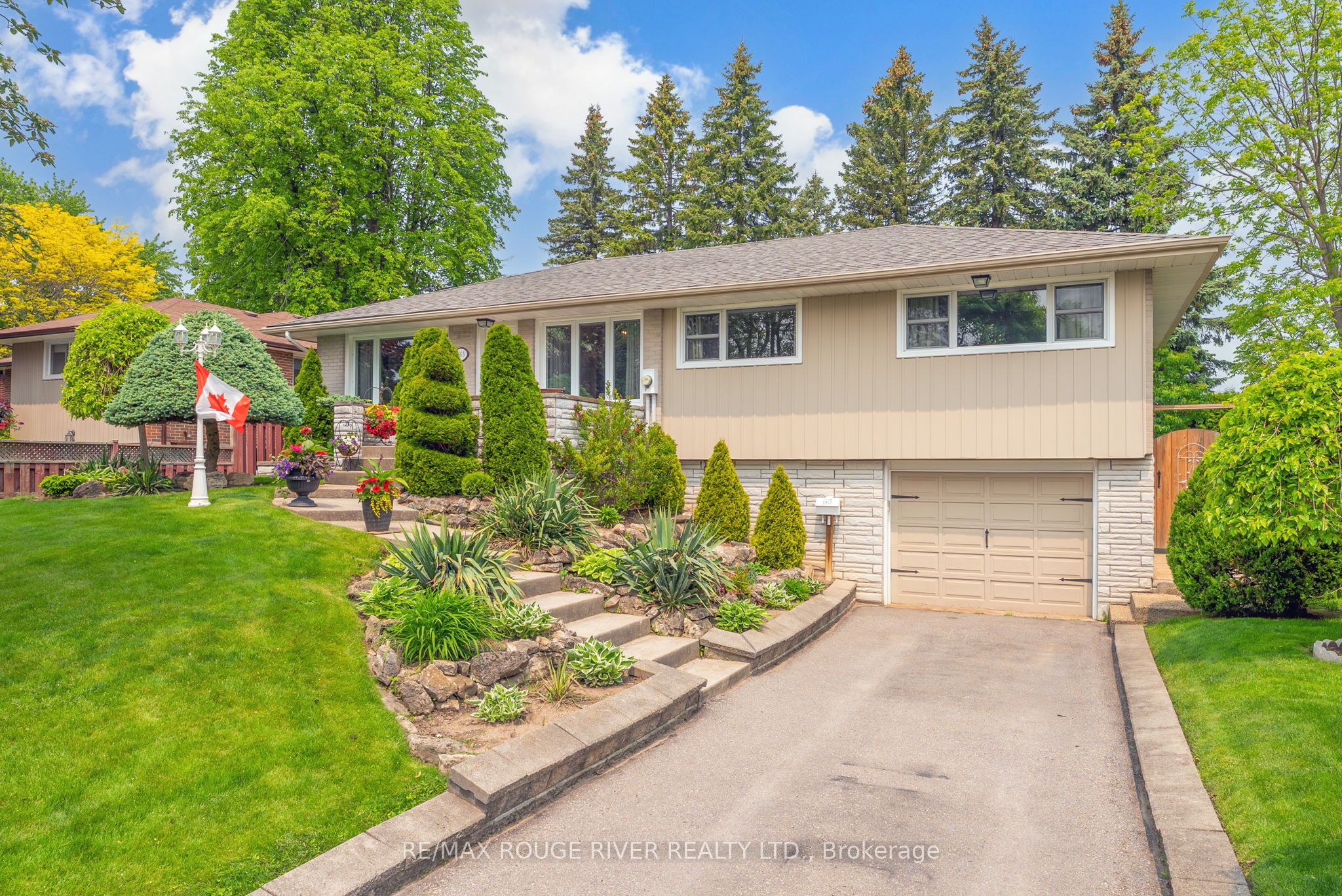 665 Jasmine Crescent Property Photo 1